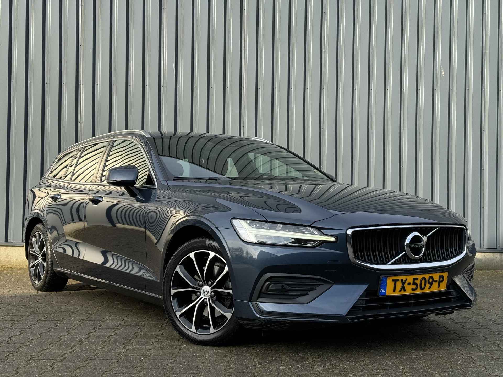 Volvo V60 2.0 D3 Momentum | Trekhaak | 4x stoelverw | Harman/Kardon - 17/33