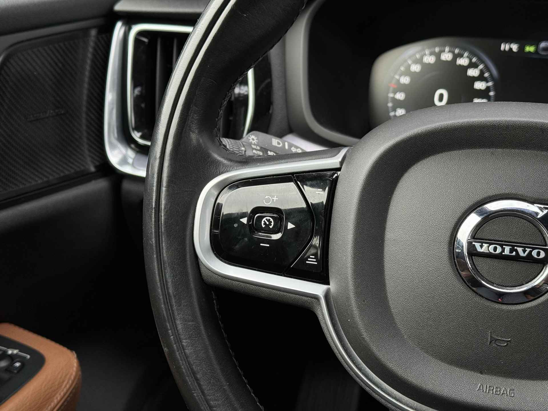 Volvo V60 2.0 D3 Momentum | Trekhaak | 4x stoelverw | Harman/Kardon - 24/33