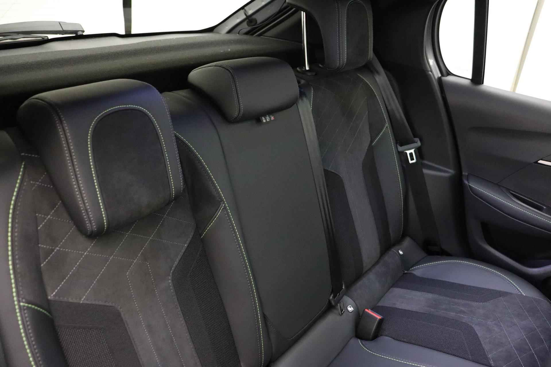 Peugeot e-208 EV GT Pack 50 kWh | 3-Fase | Alcantara | Navigatie | Panorama dak | Adaptieve Cruise Control | Zwart Dak | Stoelverwarming - 17/37