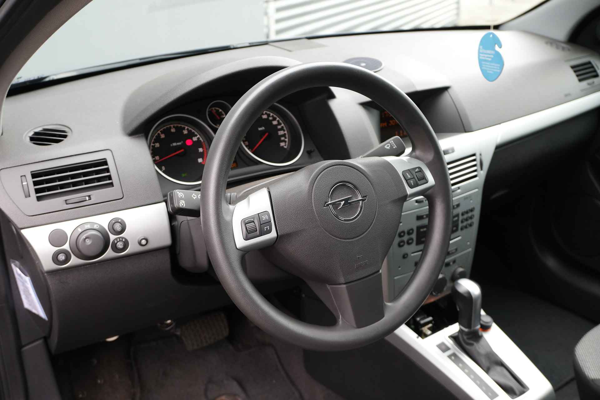 Opel Astra GTC 1.8 Edition Automaat / Bj. 2009 / 141 Pk / | Airco | Cruise control | Radio/CD | El. ramen | El. spiegels | Multifunc. Stuurwiel | - 4/29