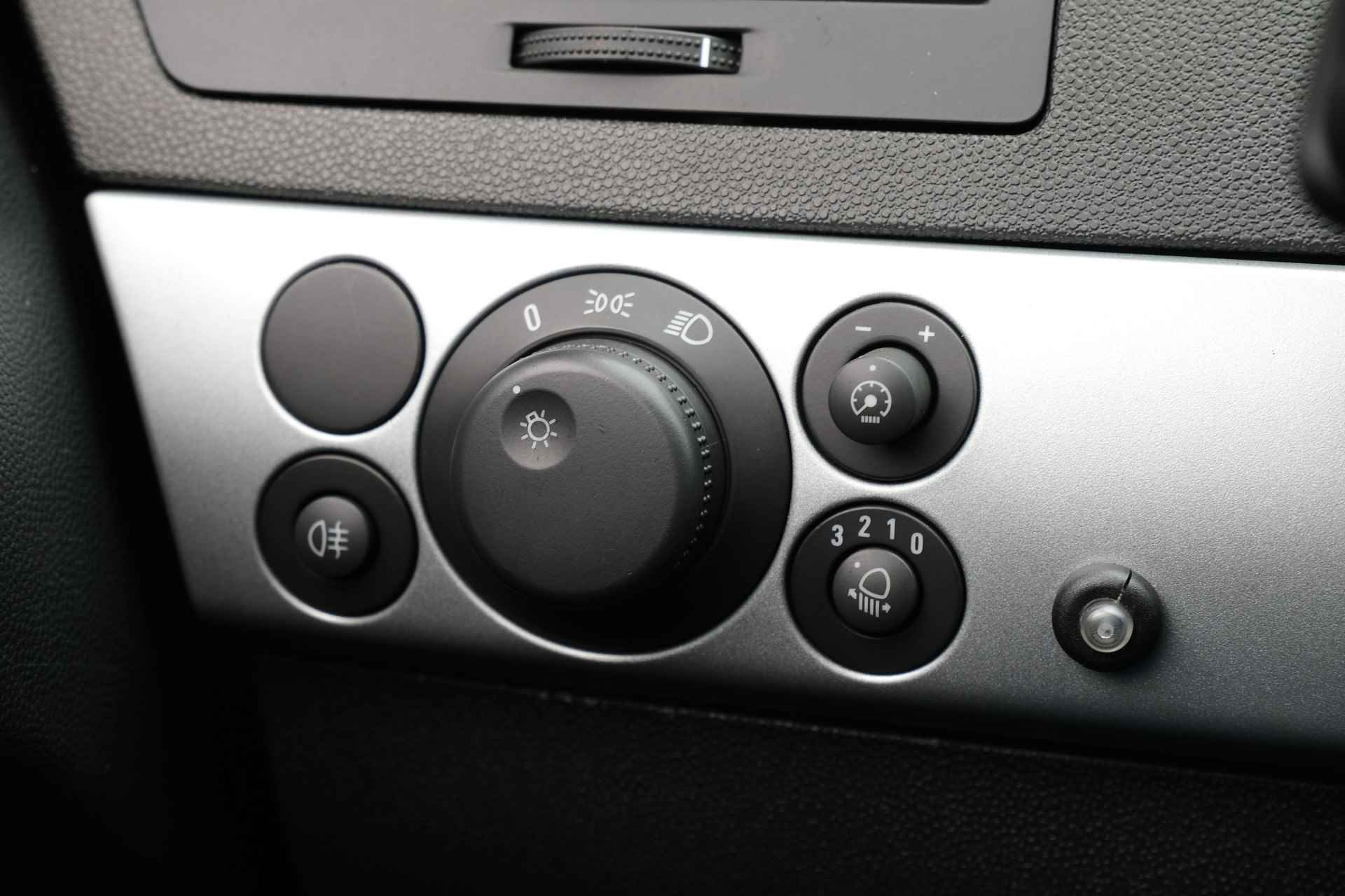 Opel Astra GTC 1.8 Edition Automaat / Bj. 2009 / 141 Pk / | Airco | Cruise control | Radio/CD | El. ramen | El. spiegels | Multifunc. Stuurwiel | - 27/29
