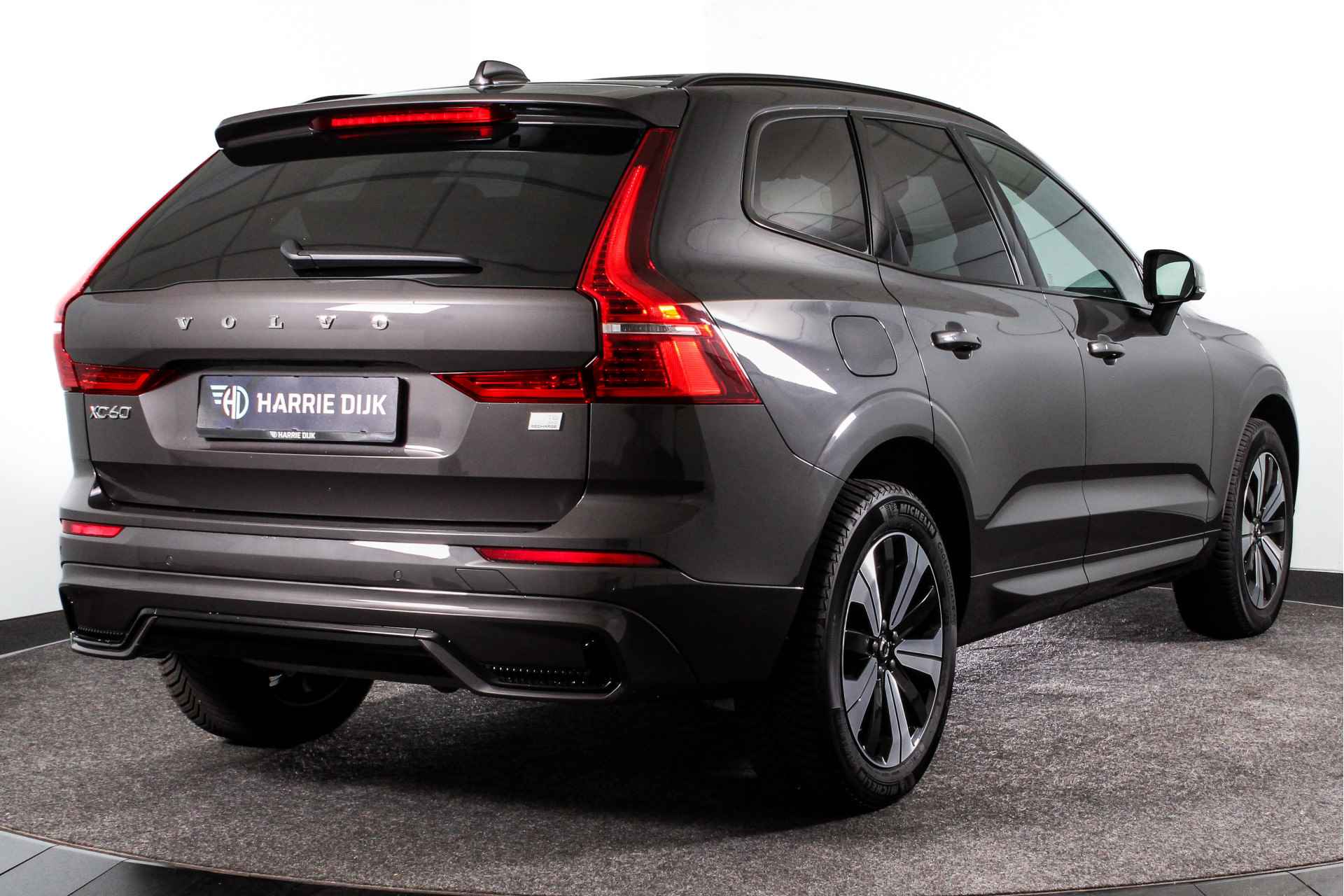 Volvo XC60 2.0 Recharge T6 AWD Plus Dark | S/K-Panodak | Dig. Cockpit | Adapt. Cruise | Memory Stoelen | Elek. Klep | Stoel-+stuurverw. | Camera | NAV+App. Connect | LM 19" | 1392 - 3/70