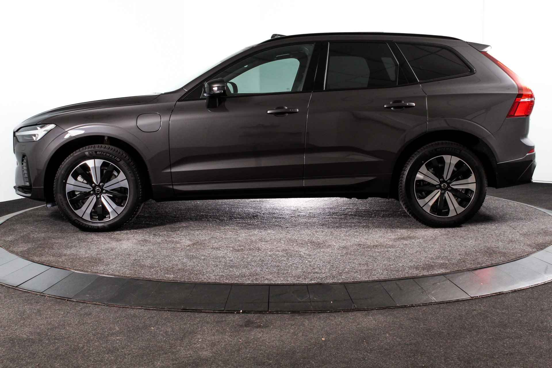 Volvo XC60 2.0 Recharge T6 AWD Plus Dark | S/K-Panodak | Dig. Cockpit | Adapt. Cruise | Memory Stoelen | Elek. Klep | Stoel-+stuurverw. | Camera | NAV+App. Connect | LM 19" | 1392 - 6/70