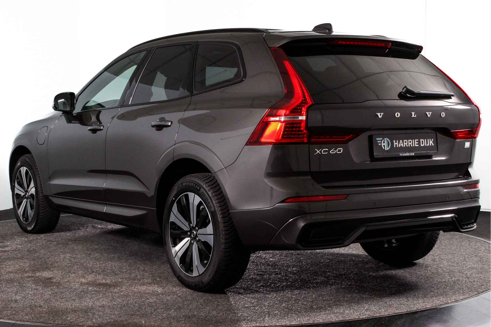 Volvo XC60 2.0 Recharge T6 AWD Plus Dark | S/K-Panodak | Dig. Cockpit | Adapt. Cruise | Memory Stoelen | Elek. Klep | Stoel-+stuurverw. | Camera | NAV+App. Connect | LM 19" | 1392 - 27/70