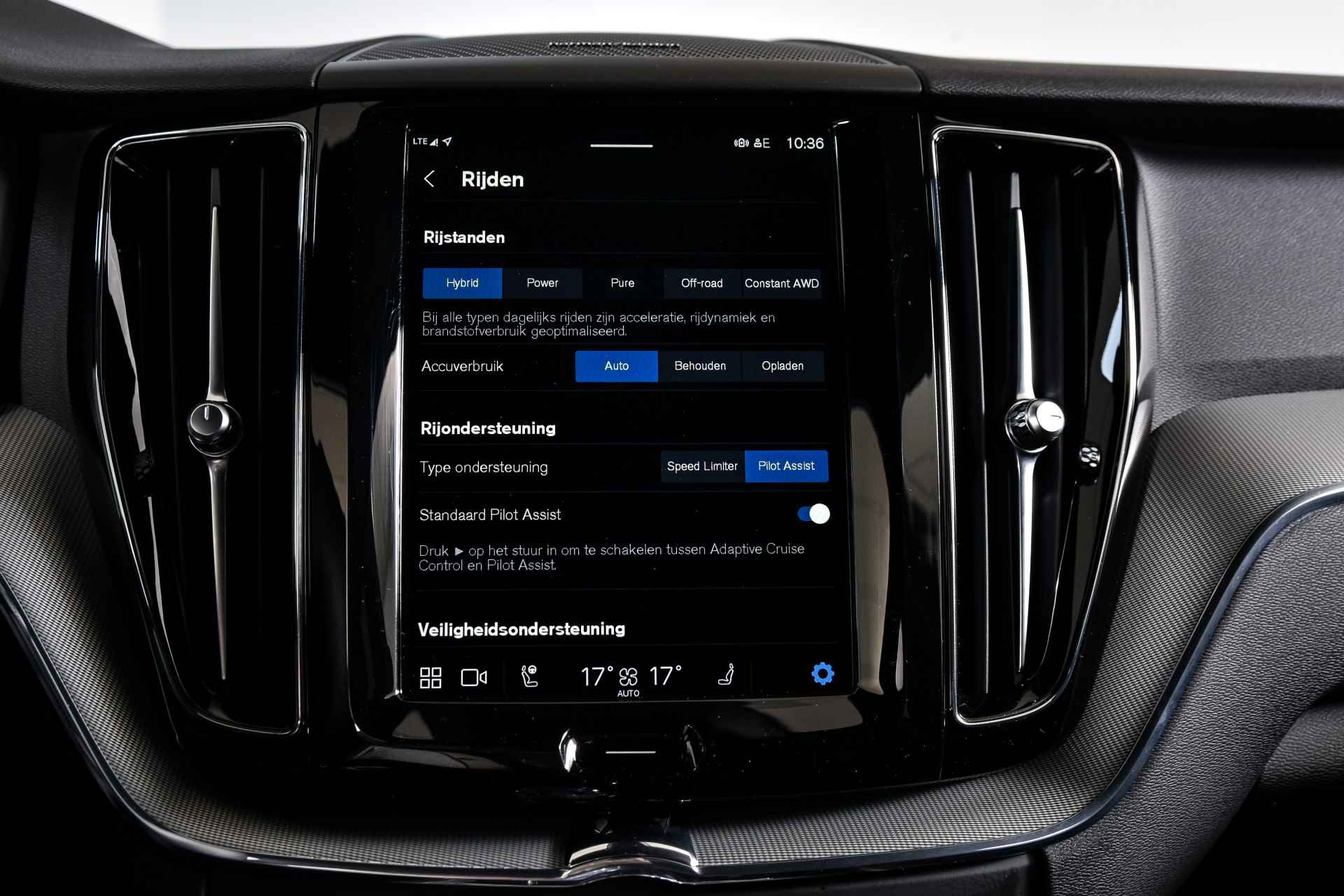 Volvo XC60 2.0 Recharge T6 AWD Plus Dark | S/K-Panodak | Dig. Cockpit | Adapt. Cruise | Memory Stoelen | Elek. Klep | Stoel-+stuurverw. | Camera | NAV+App. Connect | LM 19" | 1392 - 35/70