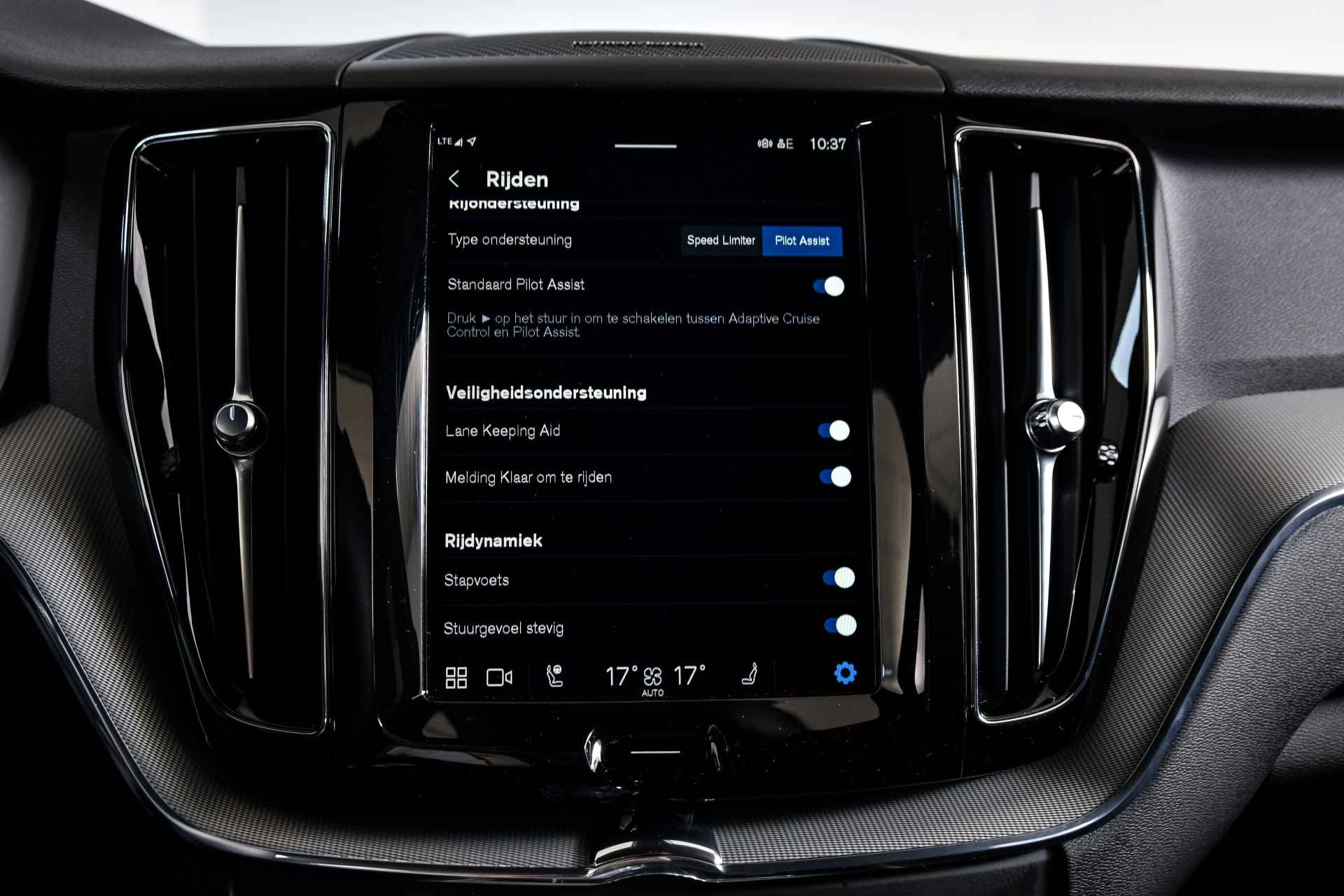 Volvo XC60 2.0 Recharge T6 AWD Plus Dark | S/K-Panodak | Dig. Cockpit | Adapt. Cruise | Memory Stoelen | Elek. Klep | Stoel-+stuurverw. | Camera | NAV+App. Connect | LM 19" | 1392 - 38/70