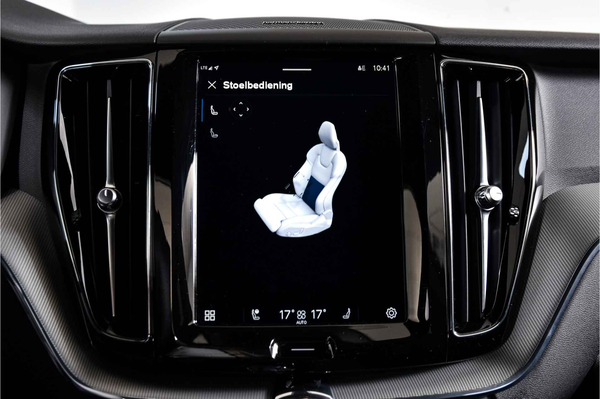 Volvo XC60 2.0 Recharge T6 AWD Plus Dark | S/K-Panodak | Dig. Cockpit | Adapt. Cruise | Memory Stoelen | Elek. Klep | Stoel-+stuurverw. | Camera | NAV+App. Connect | LM 19" | 1392 - 42/70