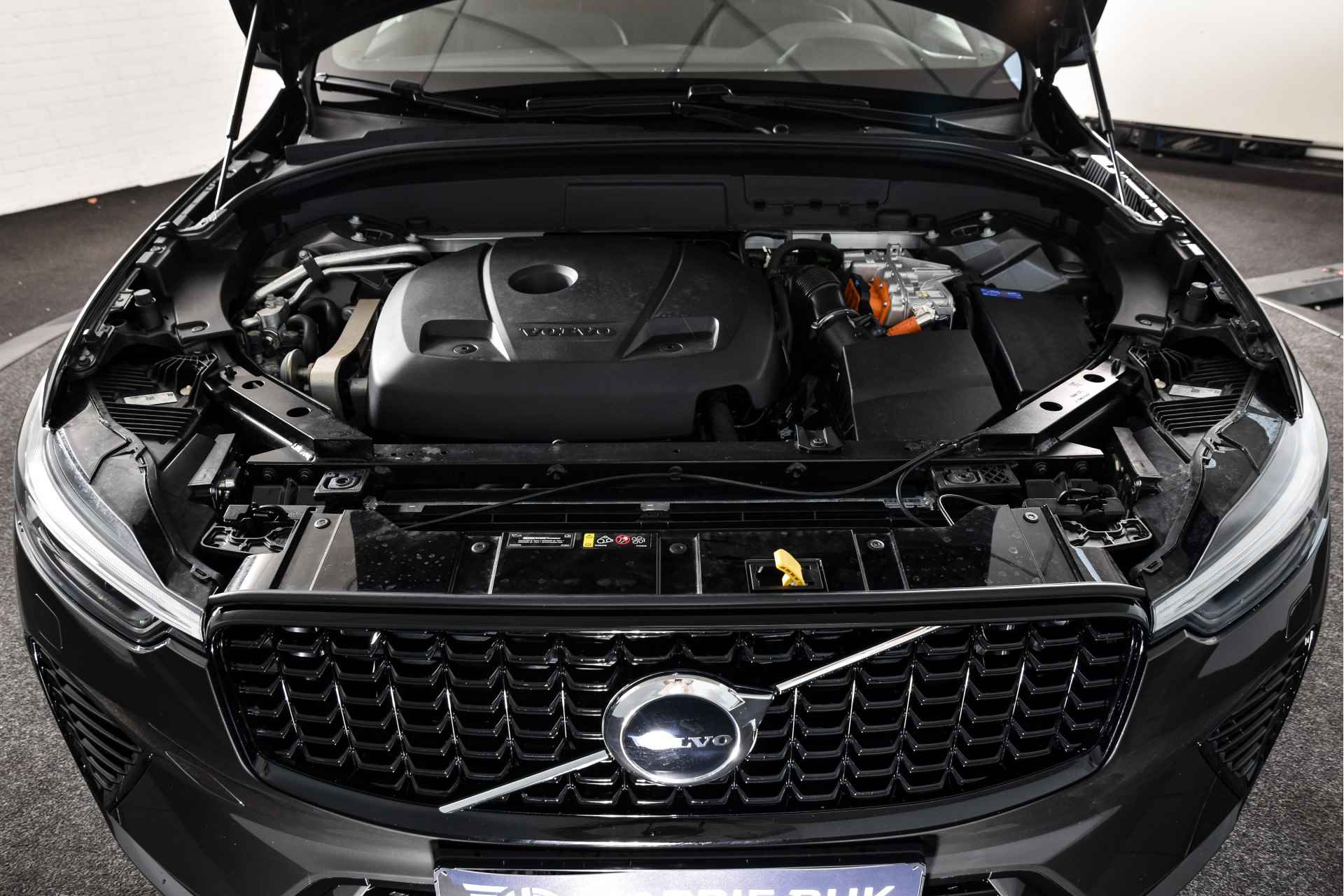 Volvo XC60 2.0 Recharge T6 AWD Plus Dark | S/K-Panodak | Dig. Cockpit | Adapt. Cruise | Memory Stoelen | Elek. Klep | Stoel-+stuurverw. | Camera | NAV+App. Connect | LM 19" | 1392 - 68/70