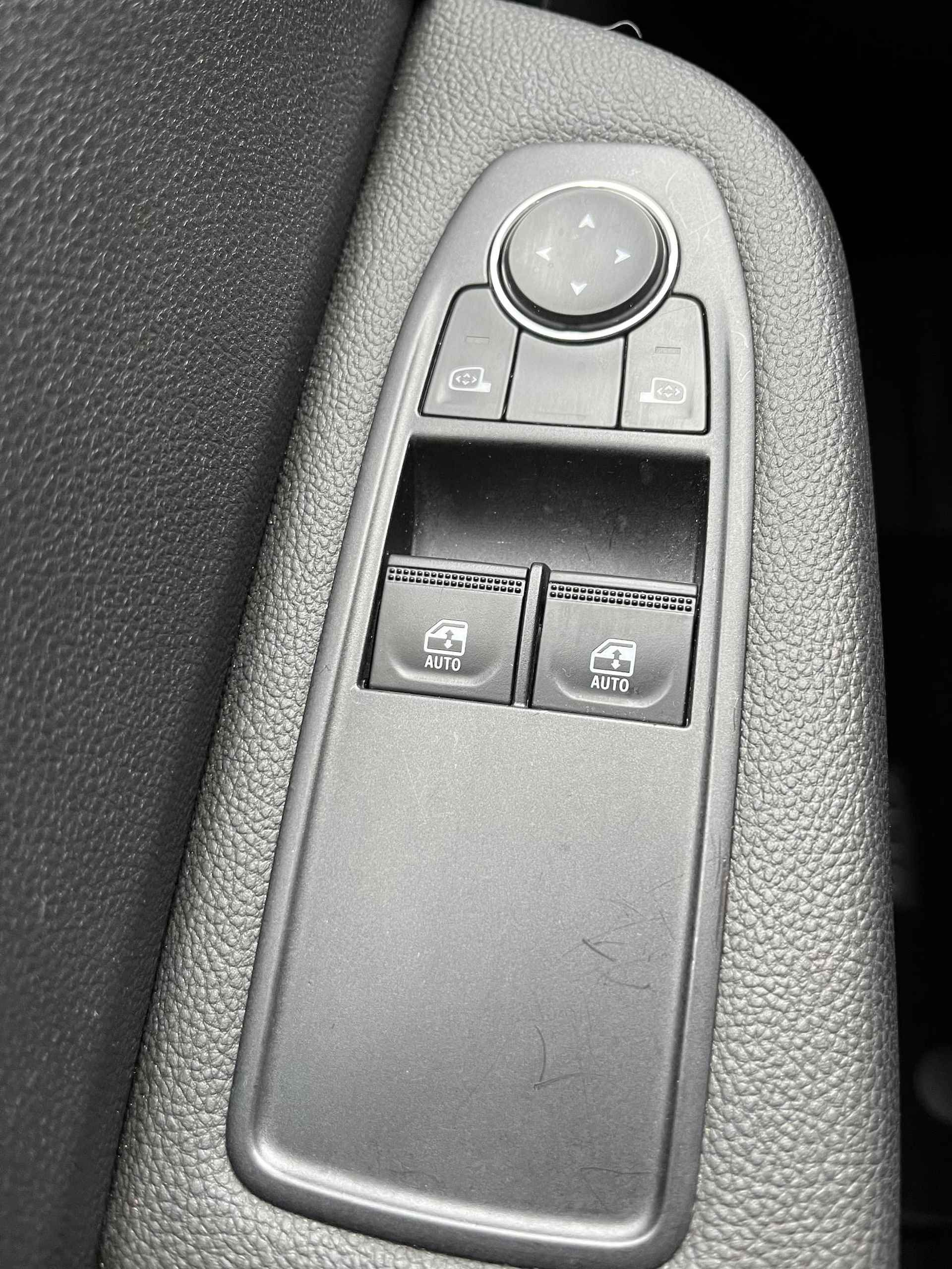 Renault Clio 1.0 TCe 90 Zen , NL-Auto, 100% dlr onderhouden, Navigatie, Airco, Parkeersensoren, LED, Cruise Control, DAB, Apple Carplay & Android Auto - 9/30