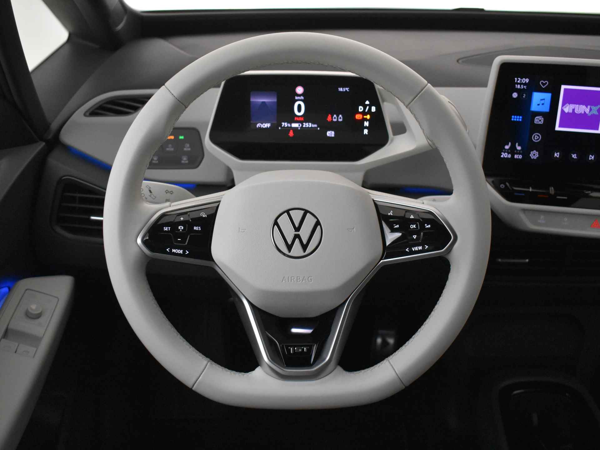 Volkswagen ID.3 First Plus 58 kWh 204PK | Camera Achter | Stoel+Stuurwielverwarming | Matrix LED Koplampen | Adaptieve Cruise Control | 19''LMV - 11/63