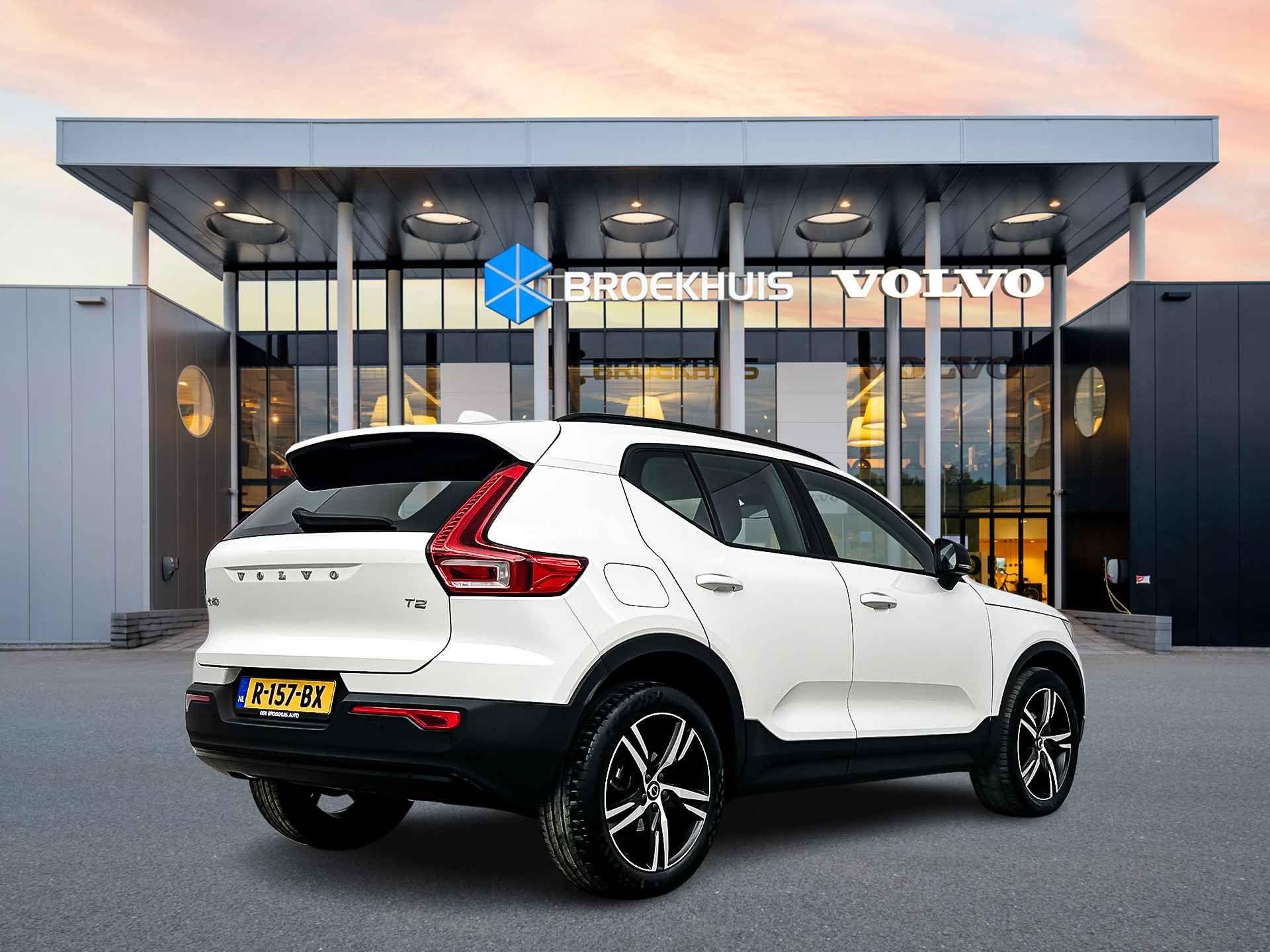 Volvo XC40 T2 A/T Momentum Core | 18" | R-Design styling | Navigatie | Apple Carplay / Android Auto | Park Assist Achter | Cruise Control | - 4/27