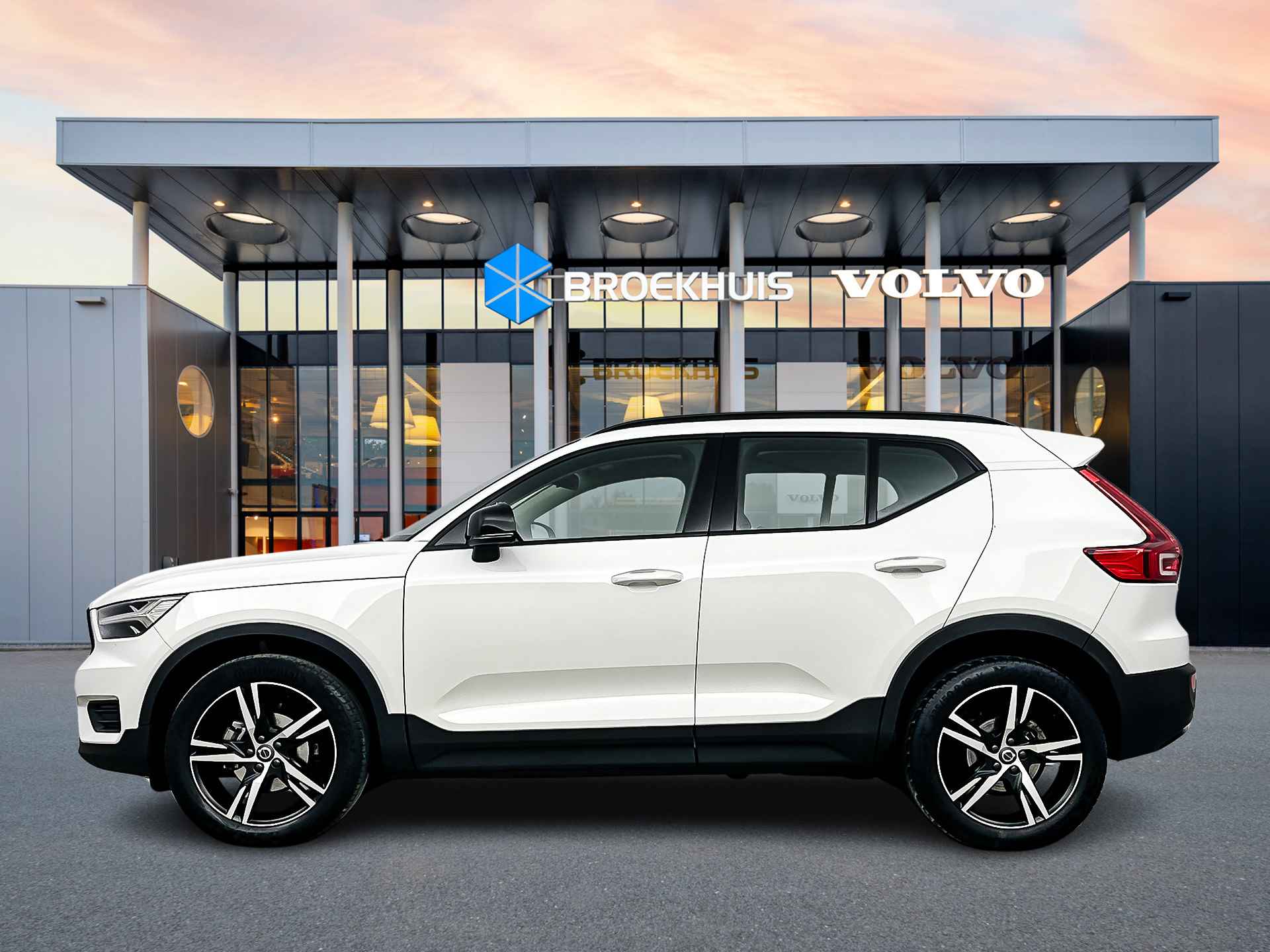 Volvo XC40 T2 A/T Momentum Core | 18" | R-Design styling | Navigatie | Apple Carplay / Android Auto | Park Assist Achter | Cruise Control | - 9/27