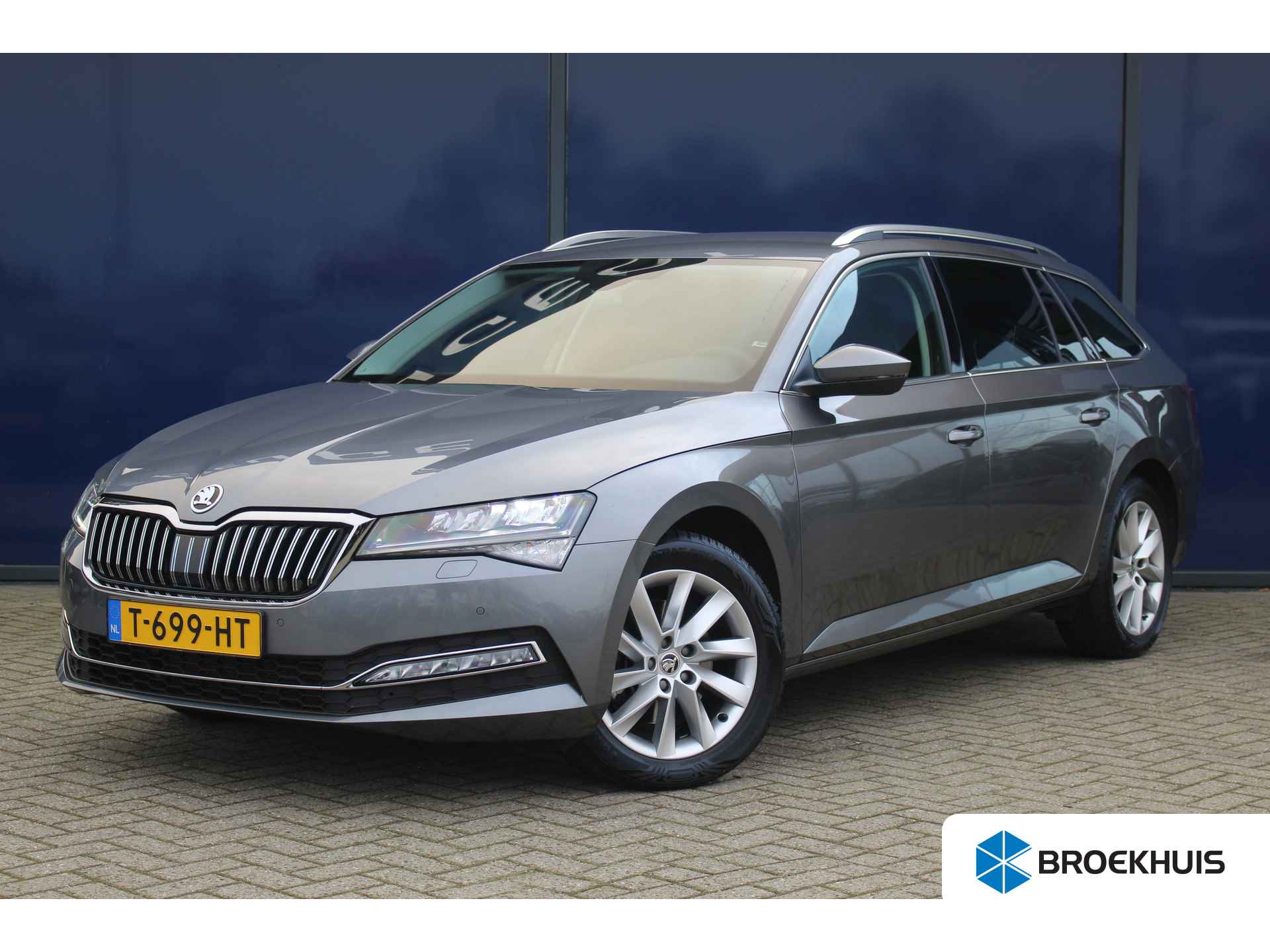 Skoda Superb Combi 1.5 TSI ACT Business Edition Plus| Memory St. | ACC | Camera | Trekhaak | LED | PDC V&A | Virtual Cockpit | Stoelverw. | 17" LMV |