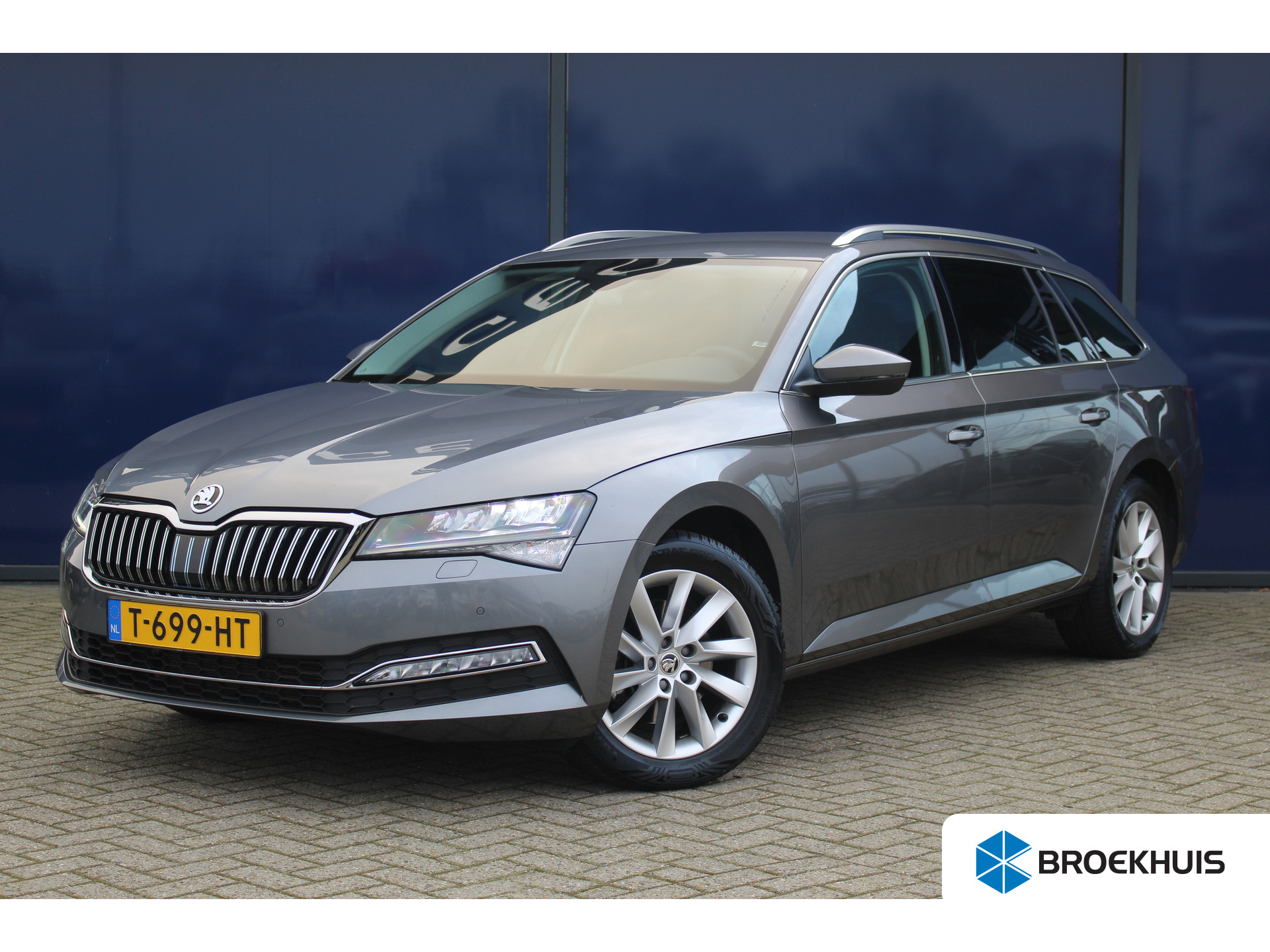 Skoda Superb Combi 1.5 TSI ACT Business Edition Plus| Memory St. | ACC | Camera | Trekhaak | LED | PDC V&A | Virtual Cockpit | Stoelverw. | 17" LMV |