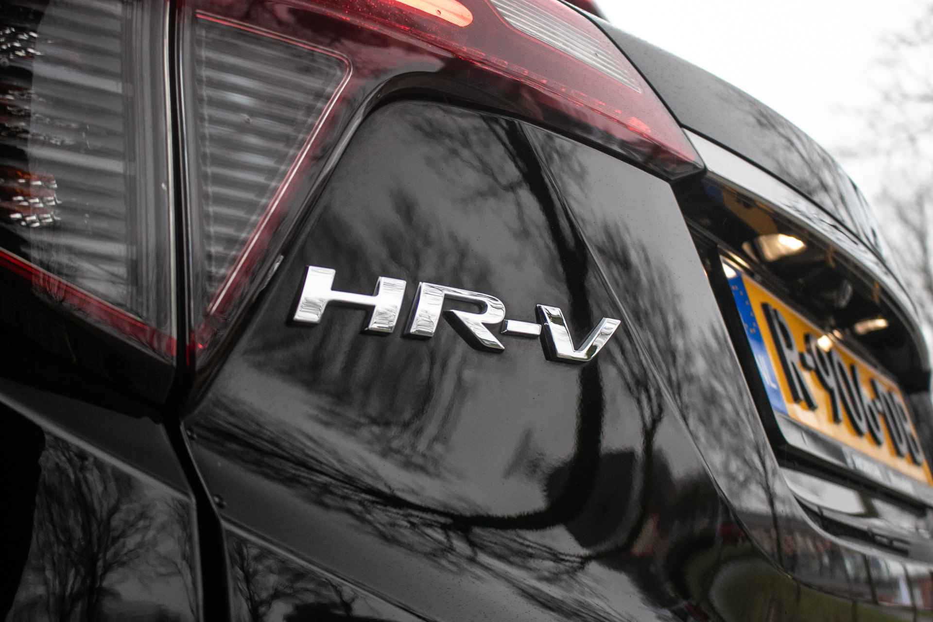 Honda HR-V 1.5 i-VTEC Executive Automaat -All in rijklaarprijs | Navi | Trekhaak | 12 mnd Bovag gar. | Schuif/kanteldak - 35/42