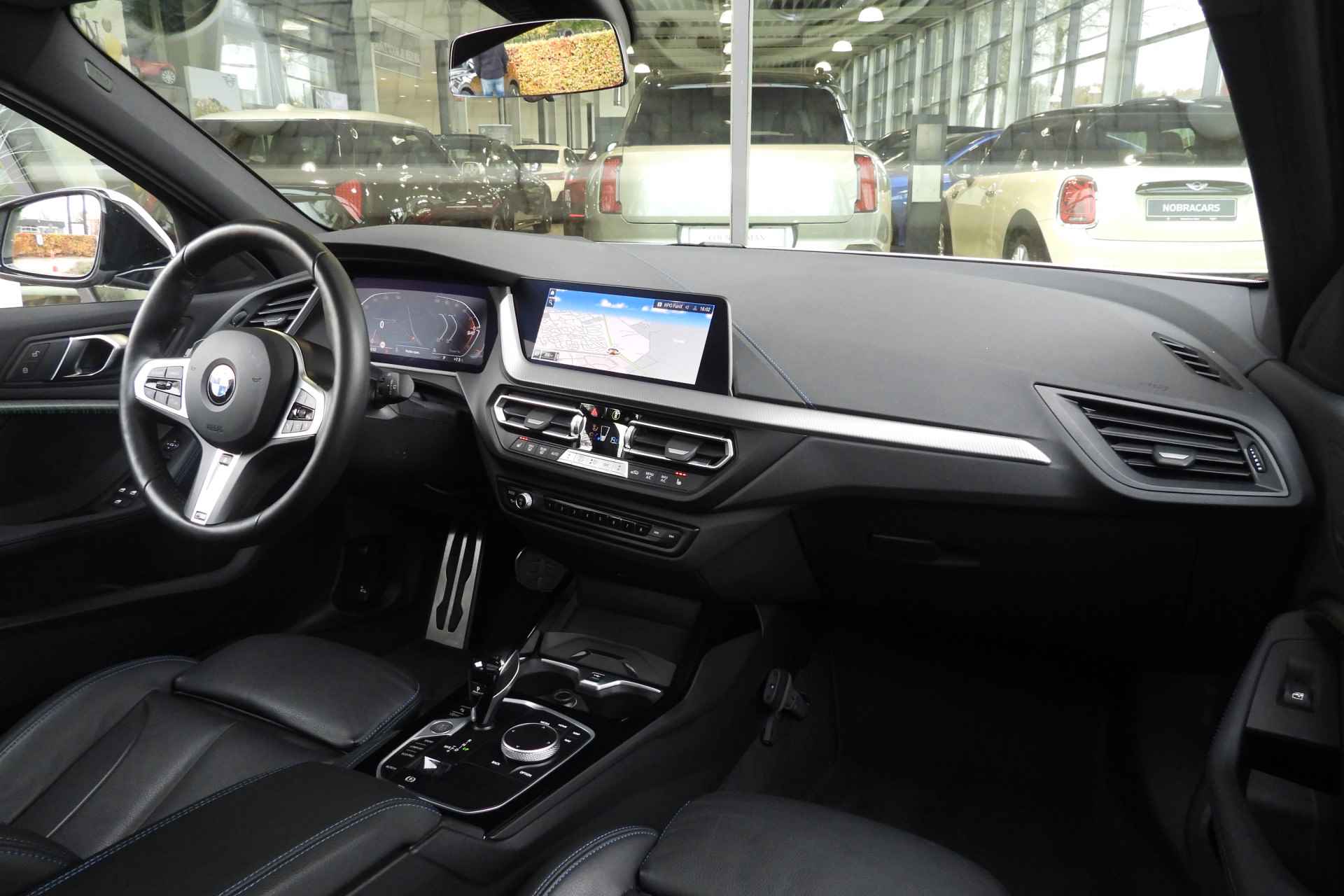 BMW 1-serie 120i High Executive M Sport Automaat / Panoramadak / Sportstoelen / Adaptieve LED / Comfort Access / Head-Up / M Sportonderstel / Parking Assistant - 24/41