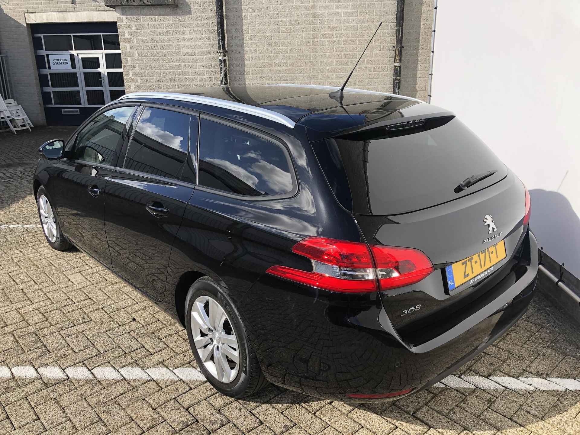 Peugeot 308 SW 1.2 PureTech Blue Lease Executive | Leder | Stoelverwarming | Panoramadak | Camera | Navigatie - 3/25