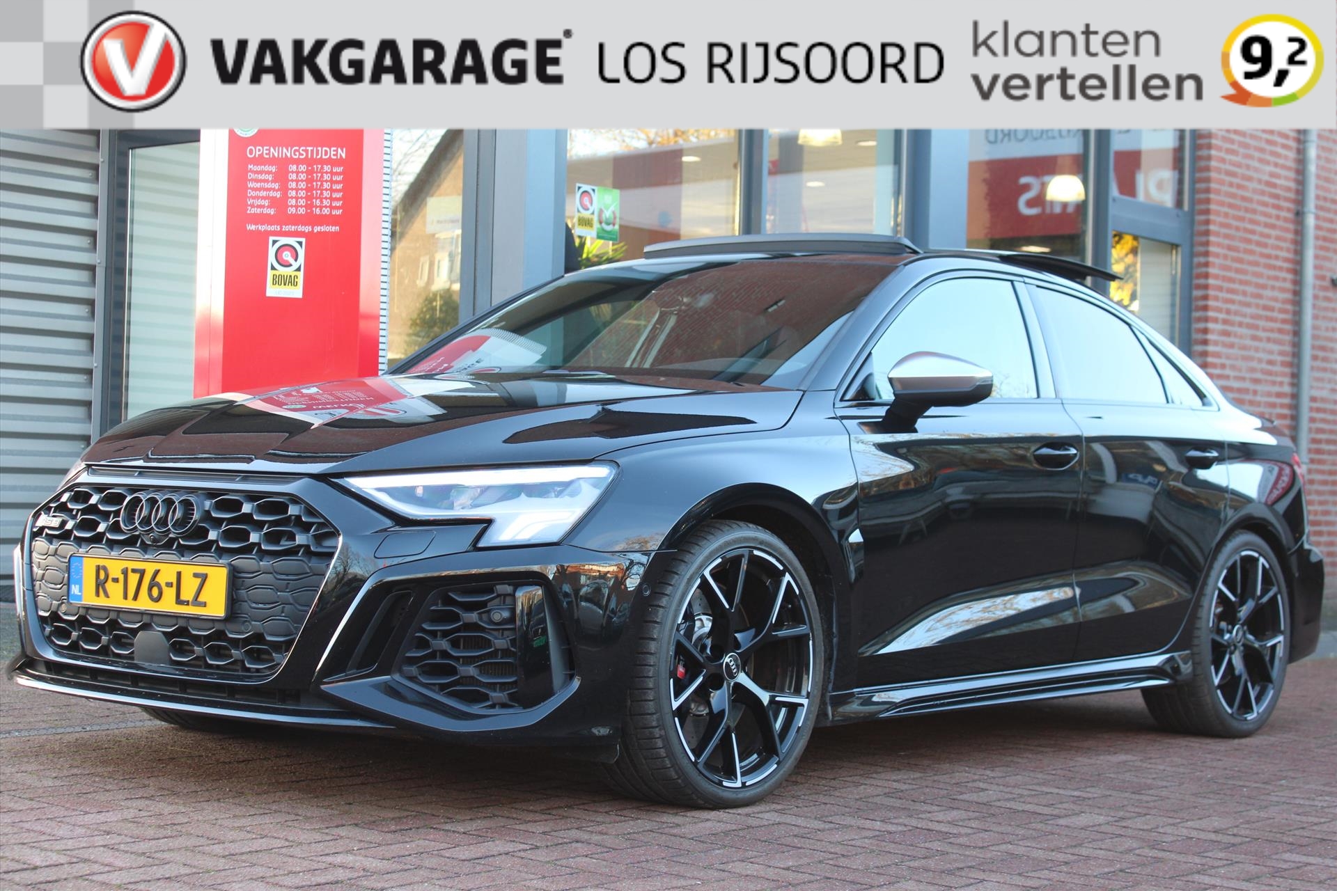 Audi Rs3 Quattro Sedan 400PK Black | B&O | Vol-Led | Schuifdak | Adaptive | Virtual | Stoelverwarming | Park-Assist | Alcantara | Navigatie |