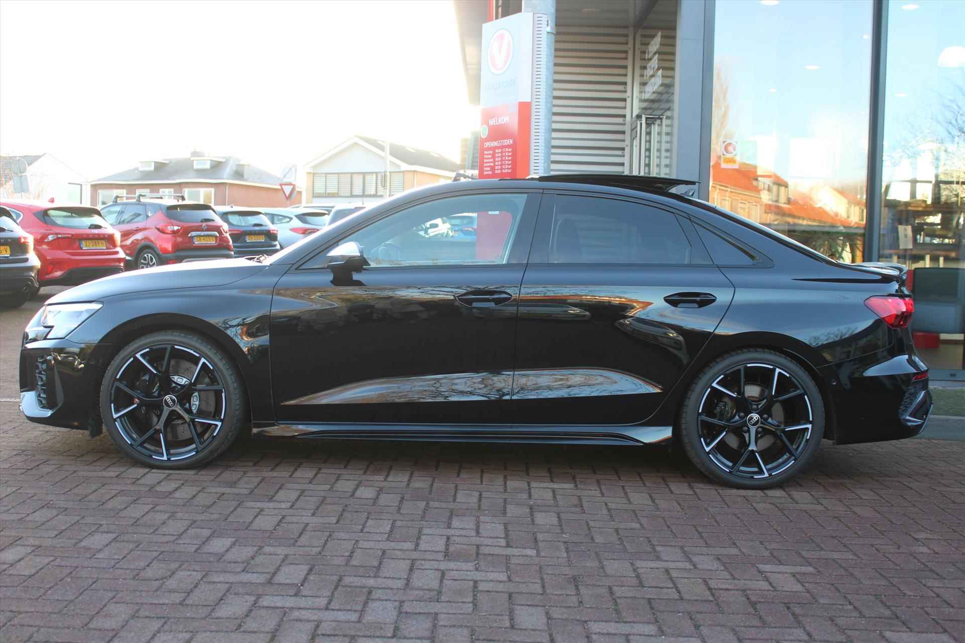 Audi Rs3 Quattro Sedan 400PK Black | B&O | Vol-Led | Schuifdak | Adaptive | Virtual | Stoelverwarming | Park-Assist | Alcantara | Navigatie | - 3/31