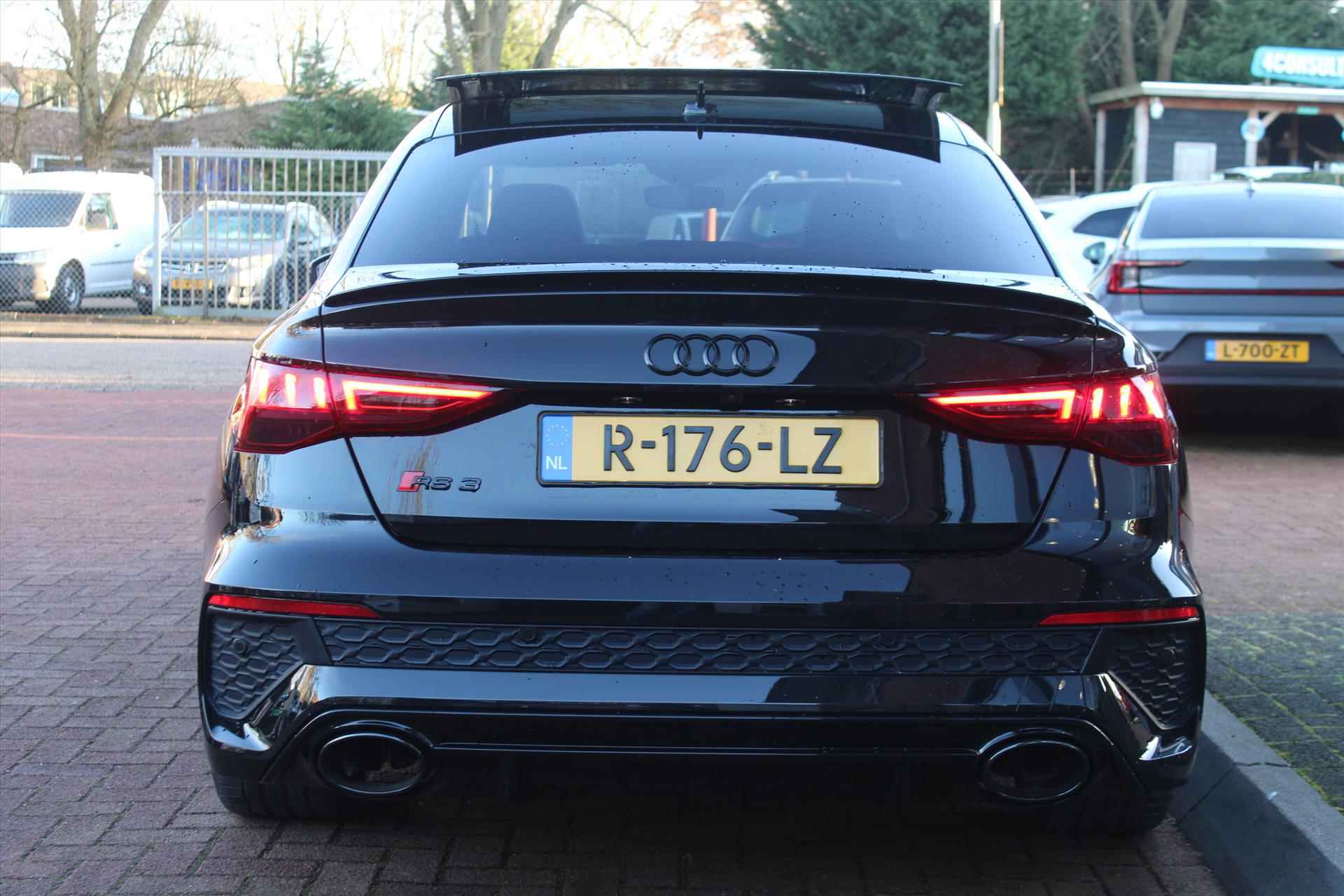 Audi Rs3 Quattro Sedan 400PK Black | B&O | Vol-Led | Schuifdak | Adaptive | Virtual | Stoelverwarming | Park-Assist | Alcantara | Navigatie | - 5/31