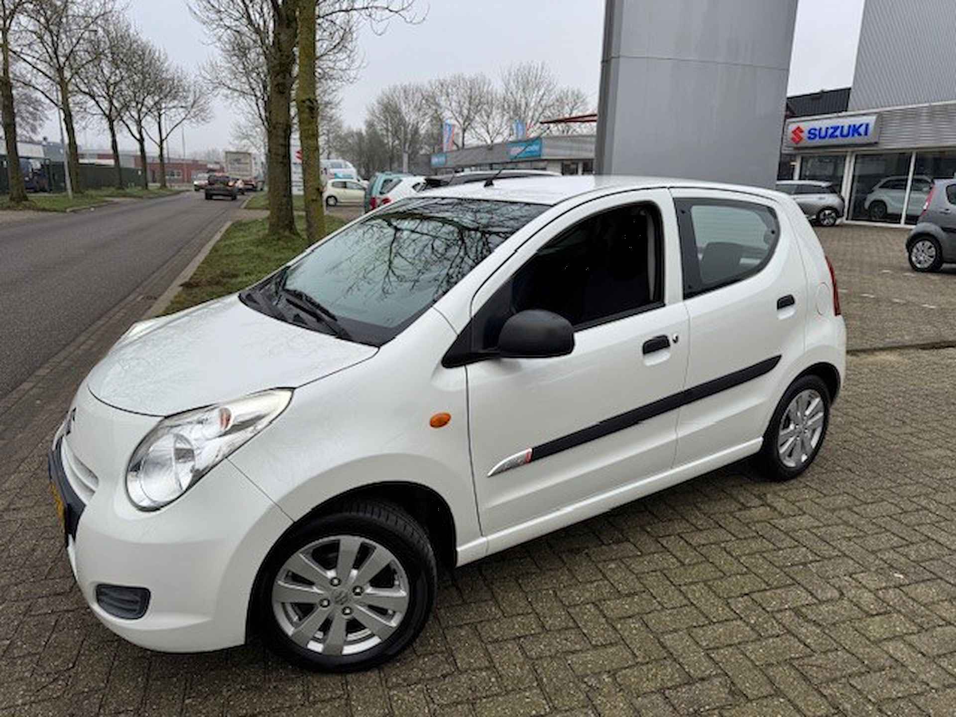 SUZUKI Alto 1.0 68pk Celebration - 4/35