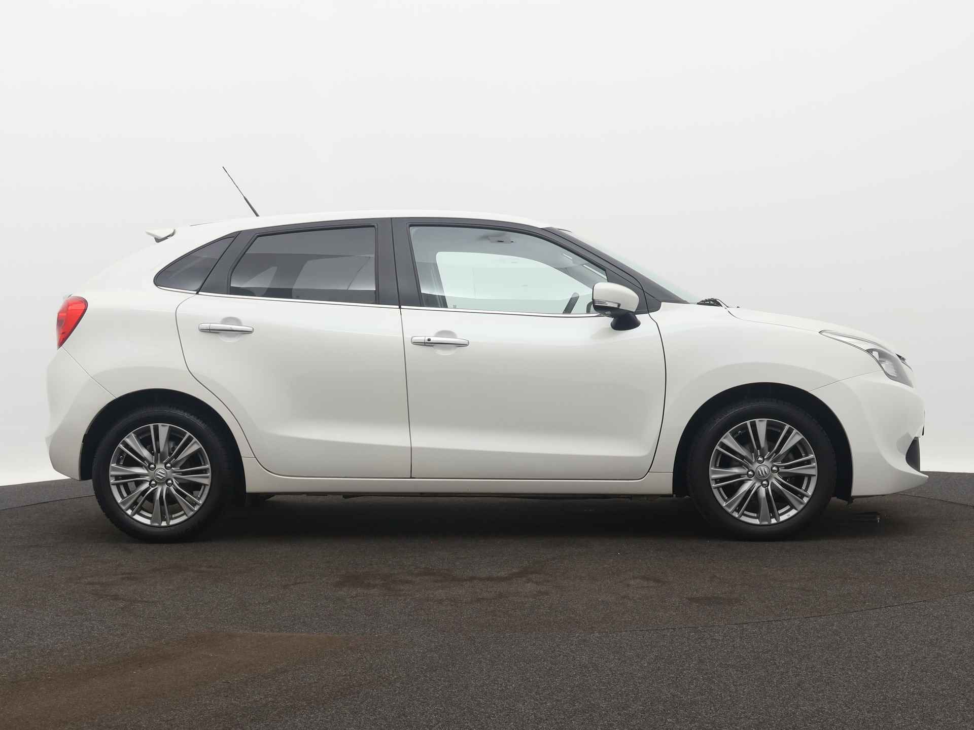 Suzuki Baleno 1.2 High Executive Smart Hybrid | Navigatie | Camera | Stoelverwarming | LM velgen | Cruise Control Adaptief | Climate Control | - 28/43