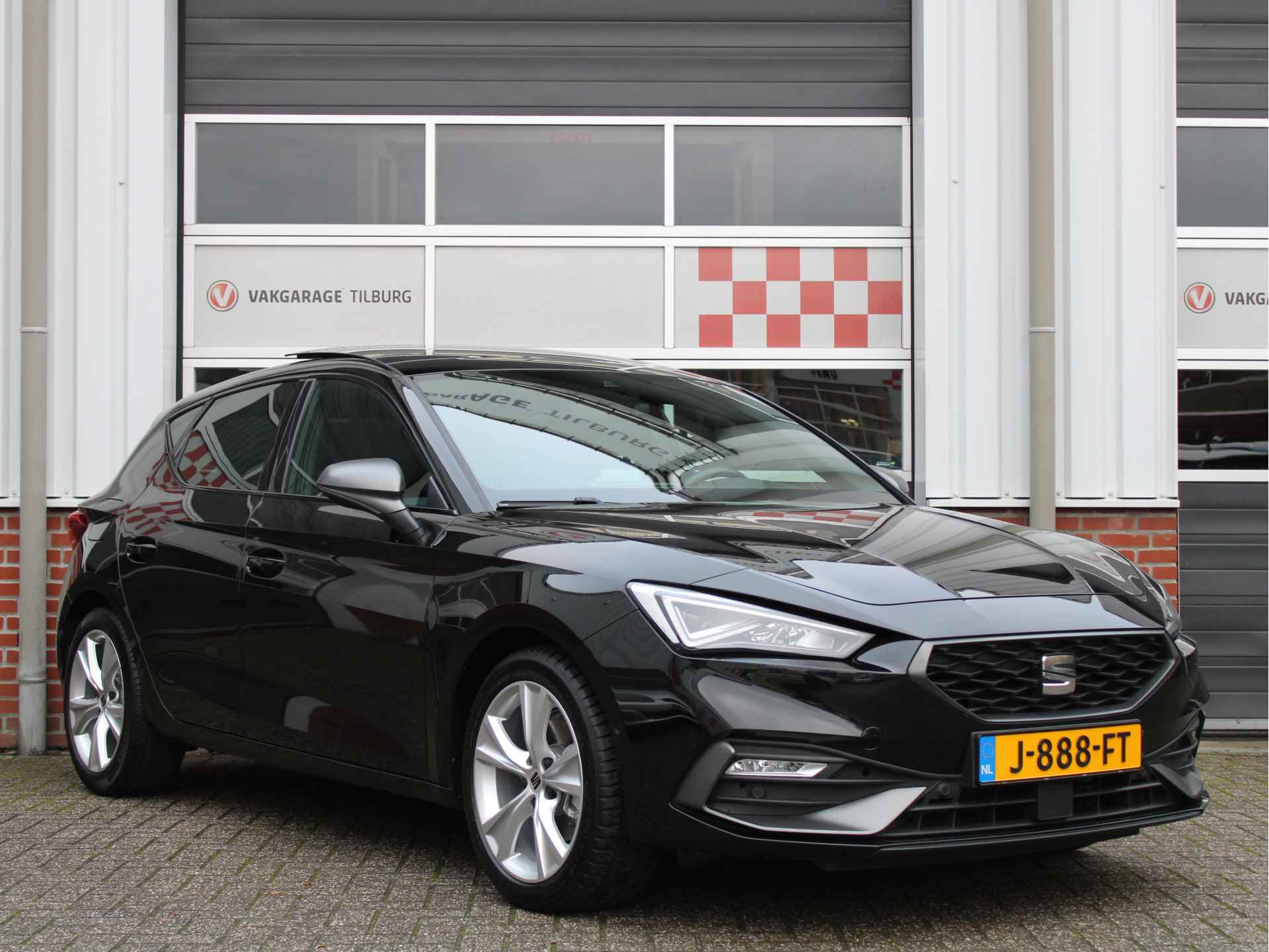 SEAT Leon 1.5 TSI FR 150PK Launch Edition /NAVI/Panoramadak/Leder/Dyn. knipperlichten/PDC/LED/Lane assist/Ambient/Drive select/DAB+/NAP! - 5/50