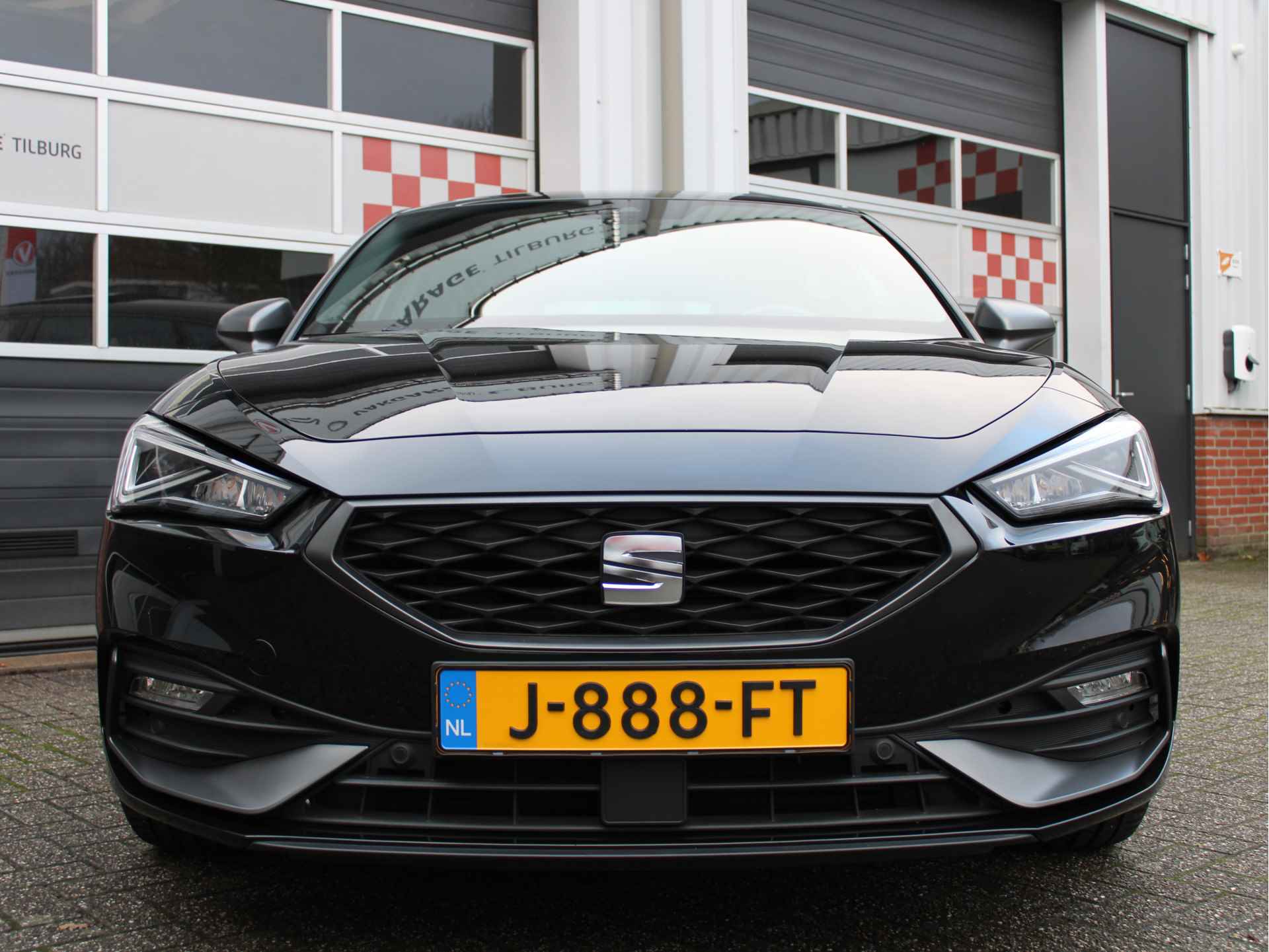 SEAT Leon 1.5 TSI FR 150PK Launch Edition /NAVI/Panoramadak/Leder/Dyn. knipperlichten/PDC/LED/Lane assist/Ambient/Drive select/DAB+/NAP! - 38/50