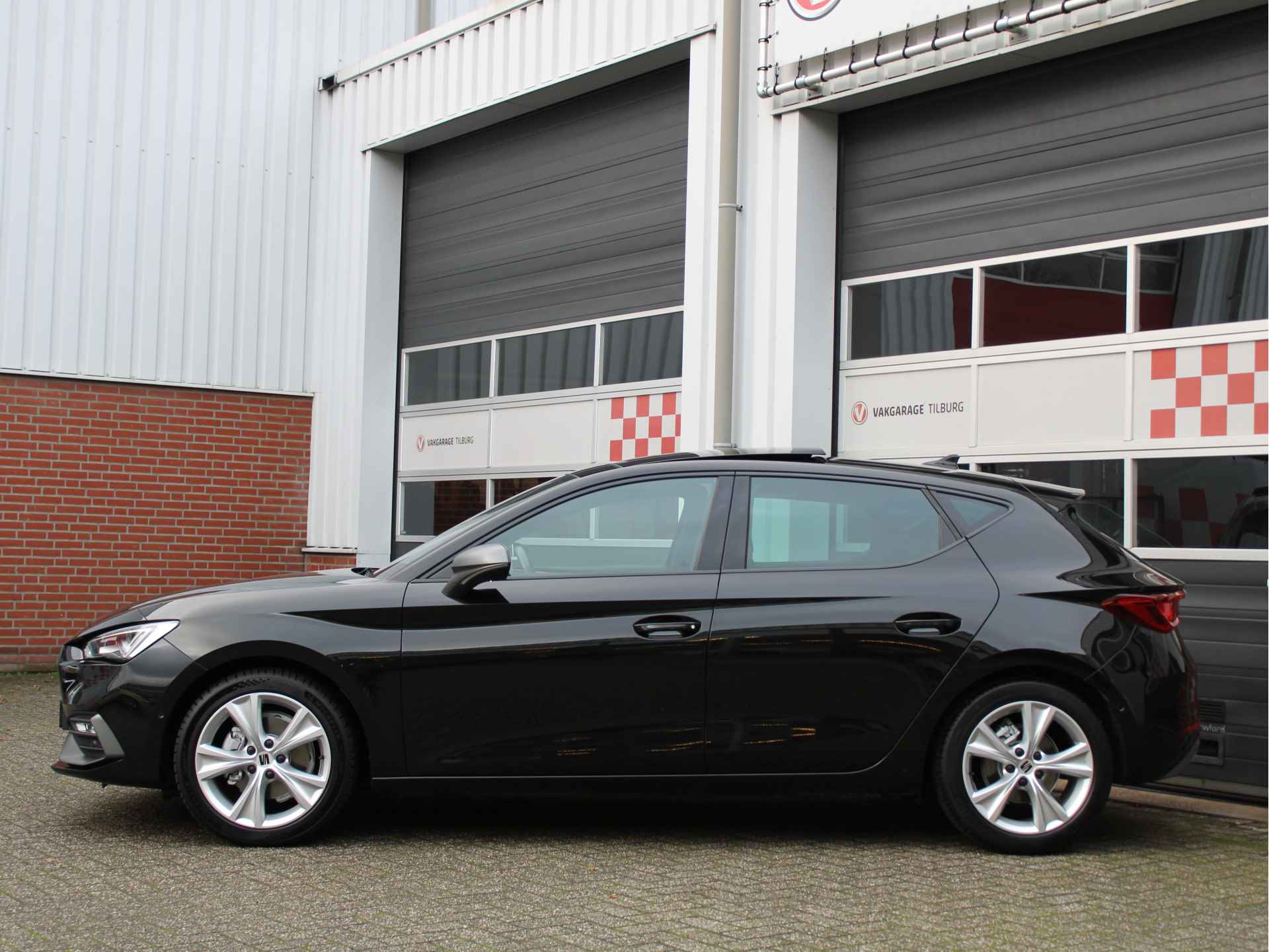 SEAT Leon 1.5 TSI FR 150PK Launch Edition /NAVI/Panoramadak/Leder/Dyn. knipperlichten/PDC/LED/Lane assist/Ambient/Drive select/DAB+/NAP! - 39/50