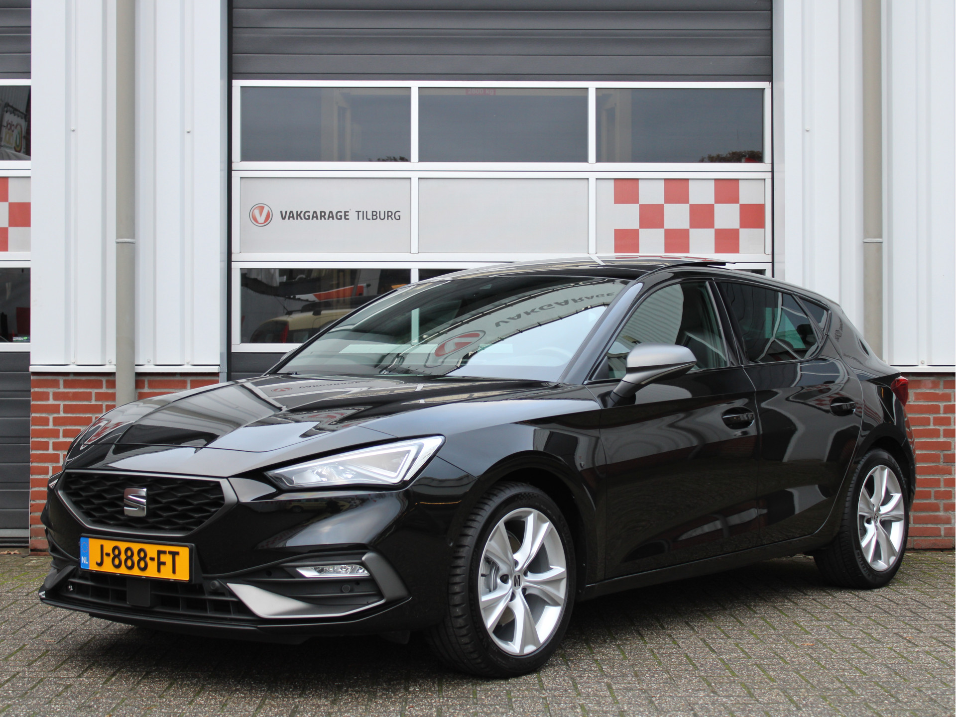 SEAT Leon 1.5 TSI FR 150PK Launch Edition /NAVI/Panoramadak/Leder/Dyn. knipperlichten/PDC/LED/Lane assist/Ambient/Drive select/DAB+/NAP!