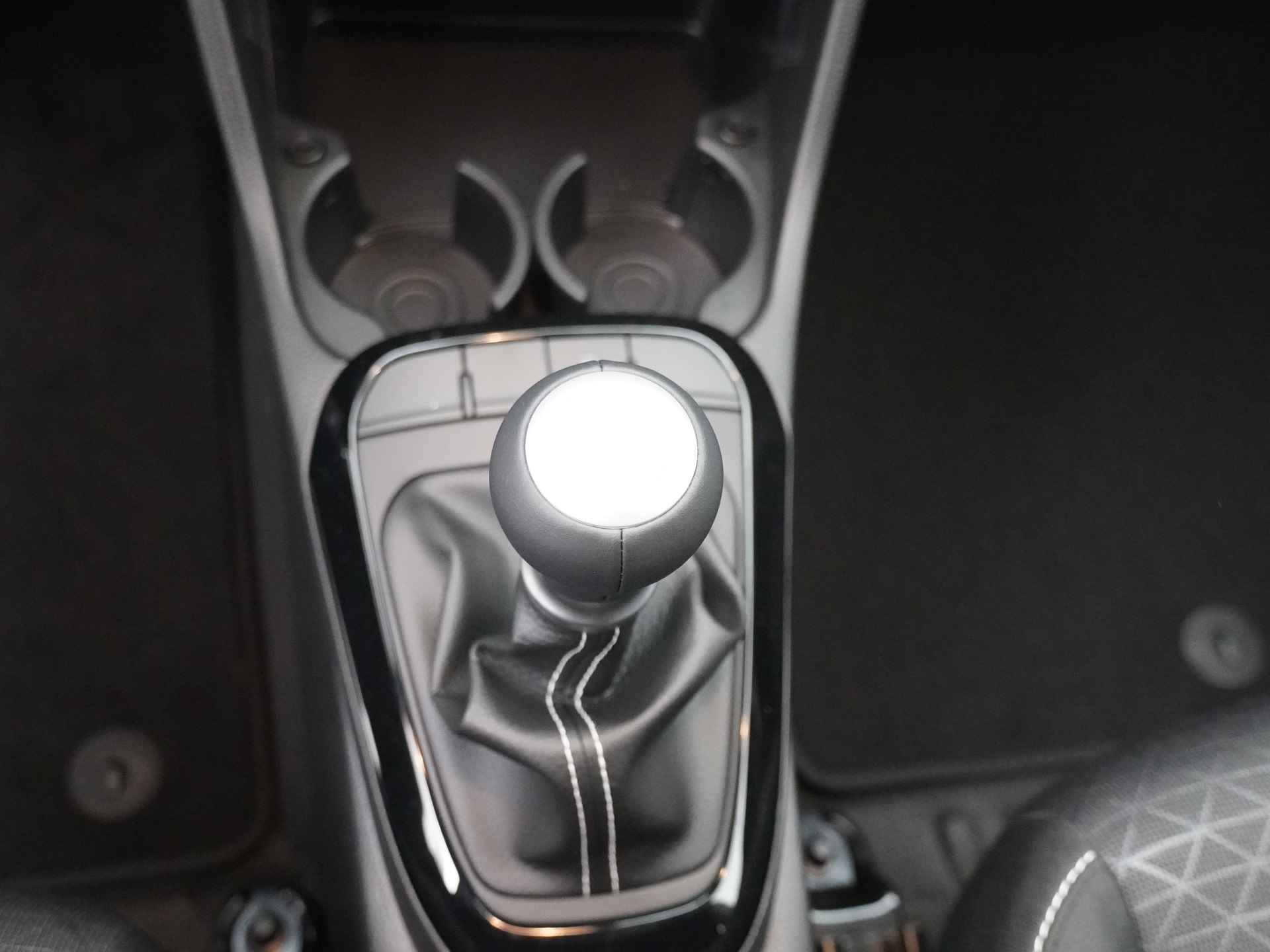 Kia Picanto 1.0 DPi DynamicLine - Direct leverbaar! - Cruise Control - Airco - Achteruitrijcamera - Apple CarPlay/Android Auto - Fabrieksgarantie tot 2031 - 28/49