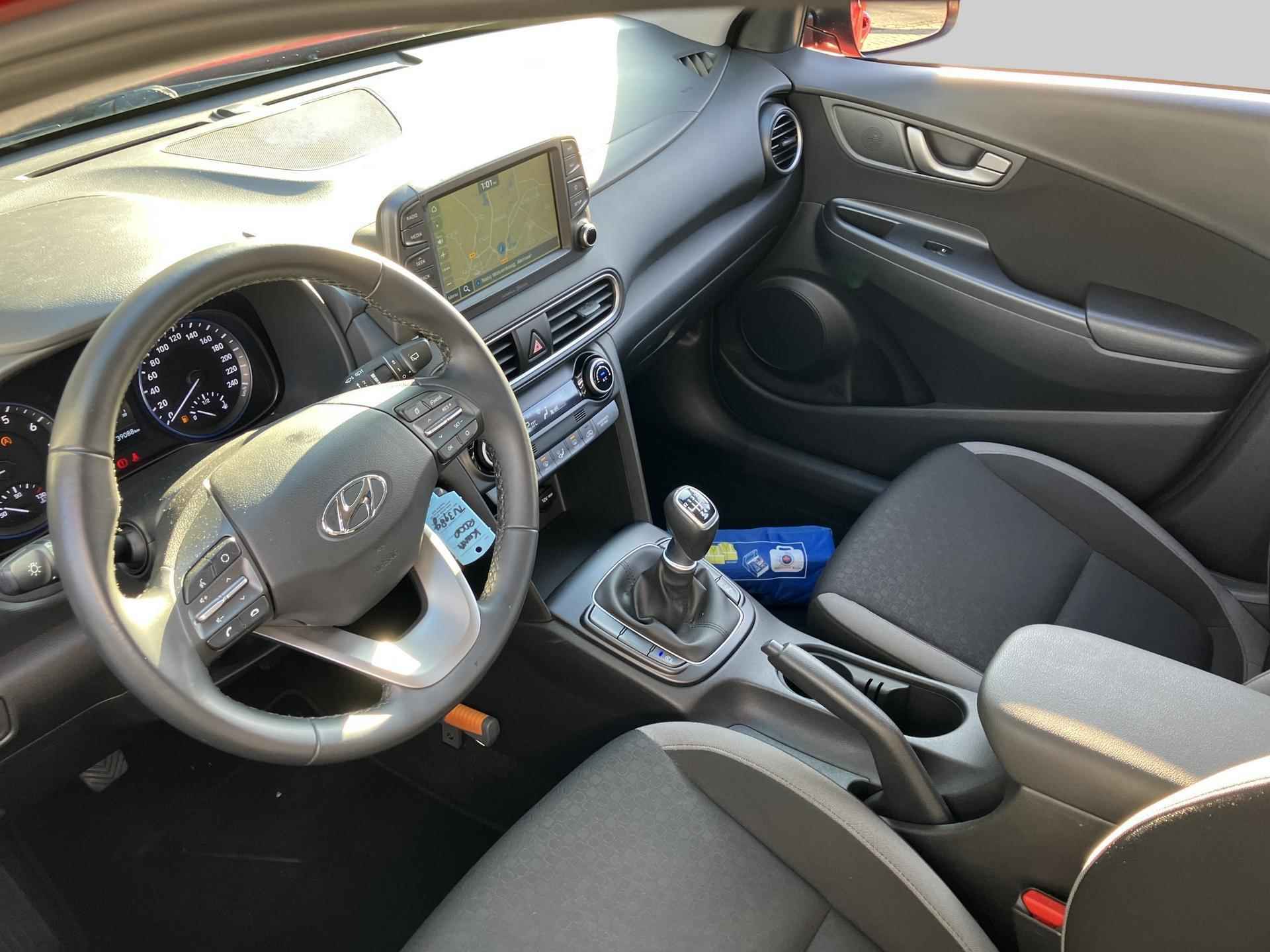 Hyundai KONA 1.0T Essence Navigatie Trekhaak vierseizoensbanden - 10/25