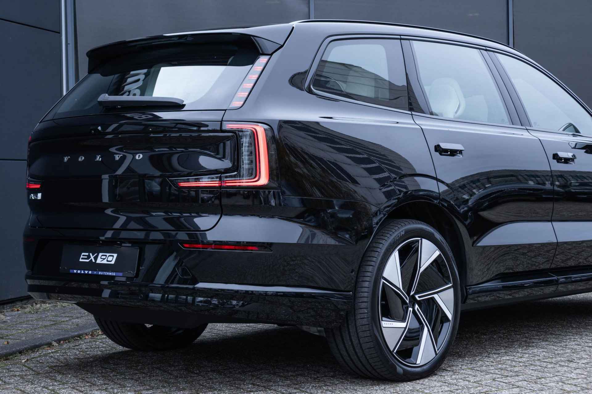 Volvo EX90 Twin Motor Performance Plus 7p. 111 kWh Bowers & Wilkins Audio | 22 Inch LMV | Luchtvering | Panorama Dak | 360 Camera | Google Maps Navigatie | Elect. verst. voorstoelen - 12/51