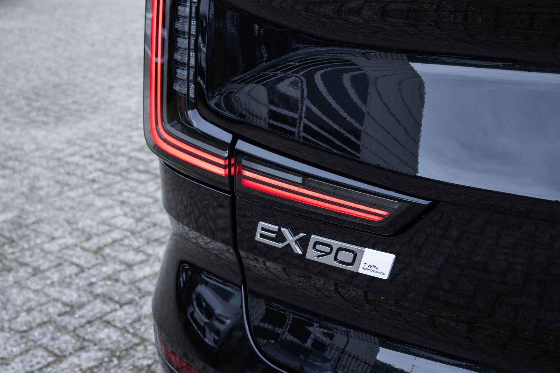 Volvo EX90 Twin Motor Performance Plus 7p. 111 kWh Bowers & Wilkins Audio | 22 Inch LMV | Luchtvering | Panorama Dak | 360 Camera | Google Maps Navigatie | Elect. verst. voorstoelen - 19/51