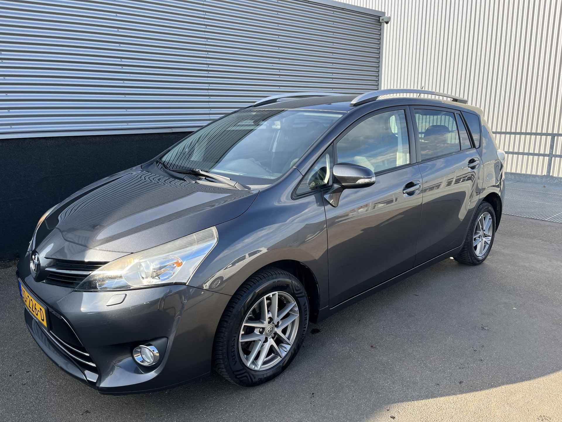 Toyota Verso 1.8 VVT-i Dynamic Business 7 persoons Navigatie, Trekhaak, Stoelverwarming, Achteruitrijcamera, Cruise control, Nieuw geleverd en dealeronderhouden - 4/49