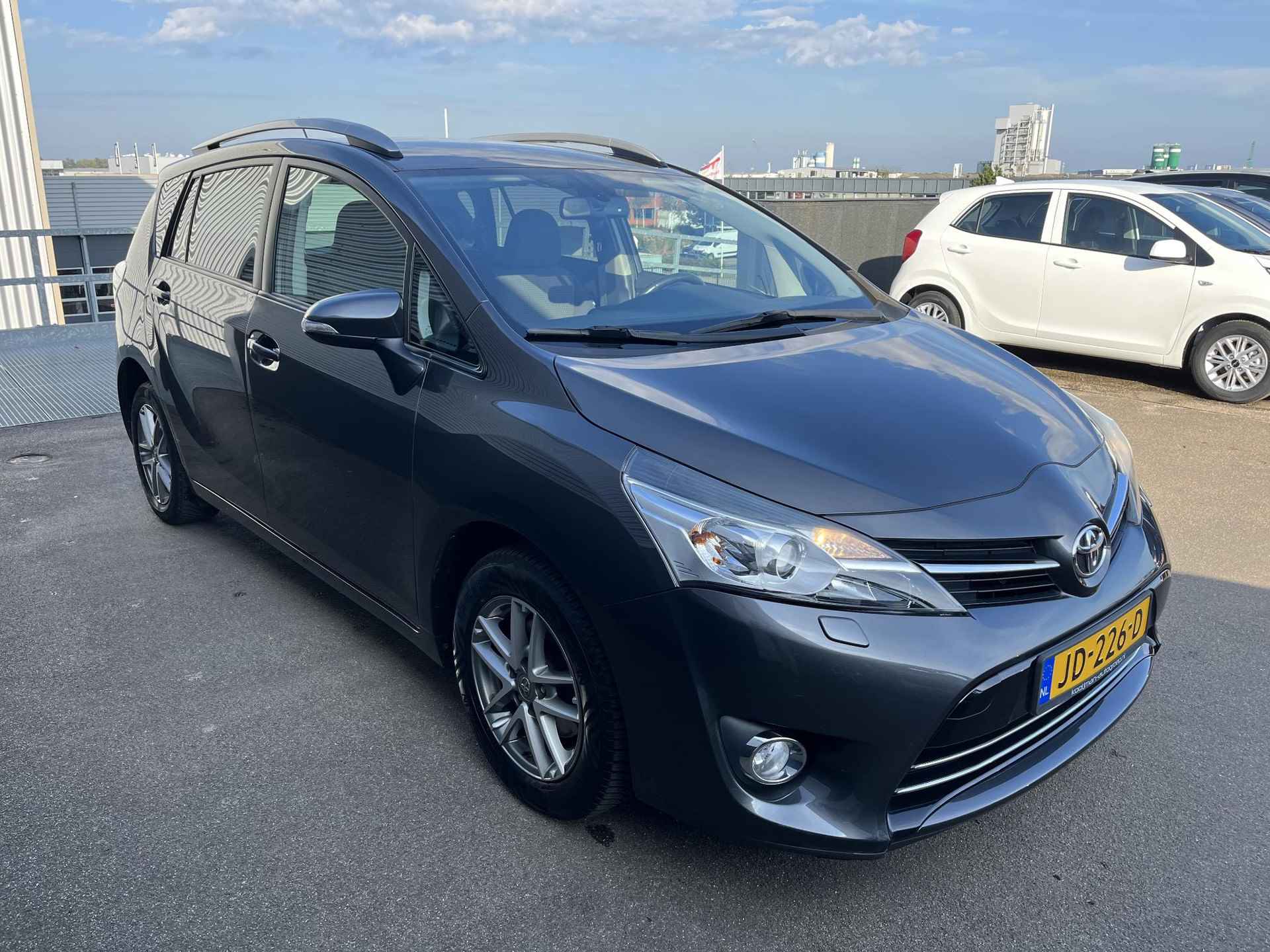 Toyota Verso 1.8 VVT-i Dynamic Business 7 persoons Navigatie, Trekhaak, Stoelverwarming, Achteruitrijcamera, Cruise control, Nieuw geleverd en dealeronderhouden - 6/49