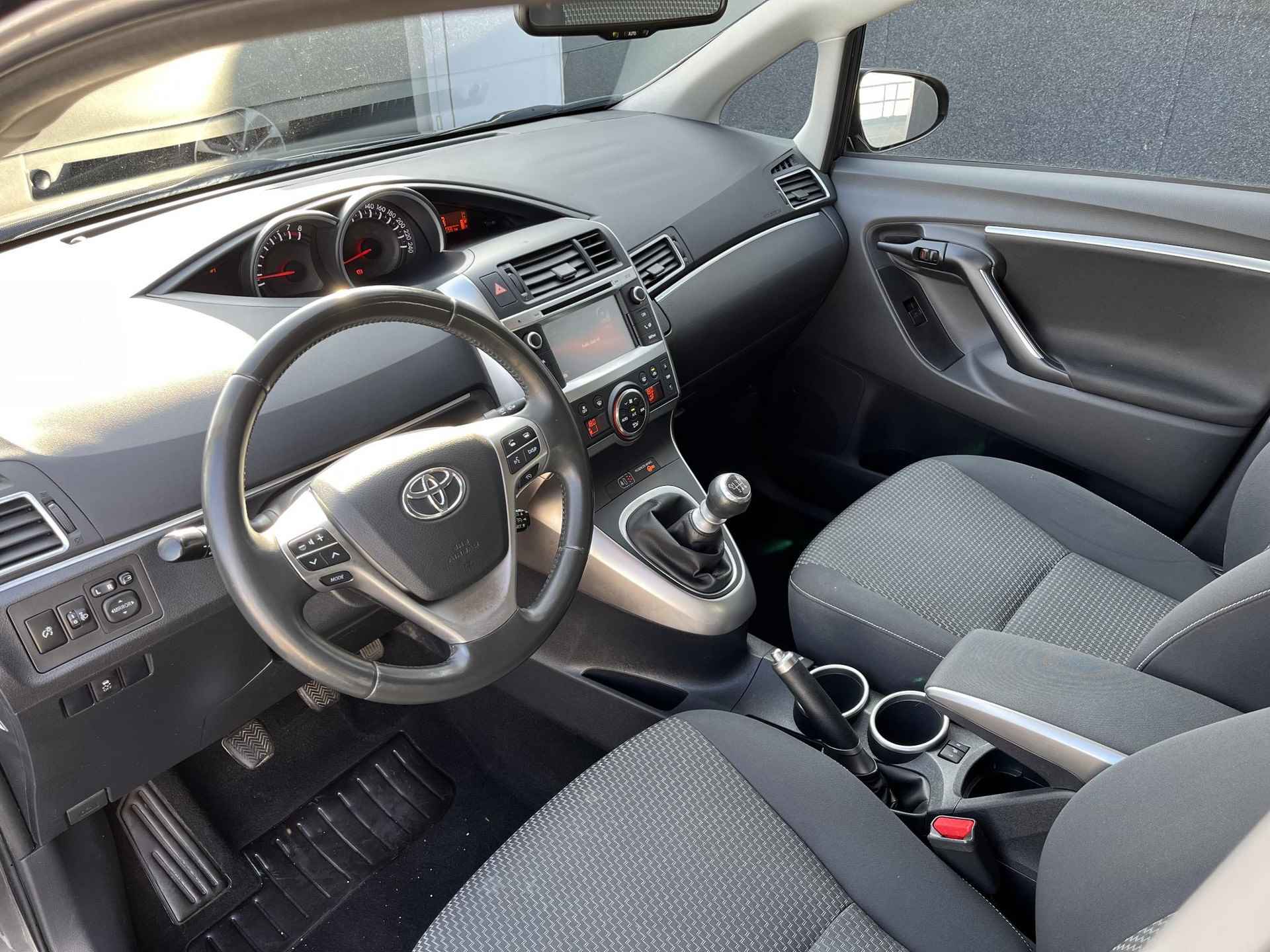 Toyota Verso 1.8 VVT-i Dynamic Business 7 persoons Navigatie, Trekhaak, Stoelverwarming, Achteruitrijcamera, Cruise control, Nieuw geleverd en dealeronderhouden - 21/49