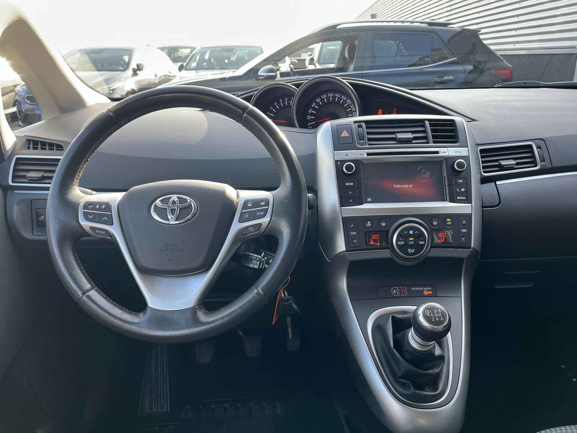 Toyota Verso 1.8 VVT-i Dynamic Business 7 persoons Navigatie, Trekhaak, Stoelverwarming, Achteruitrijcamera, Cruise control, Nieuw geleverd en dealeronderhouden - 25/49