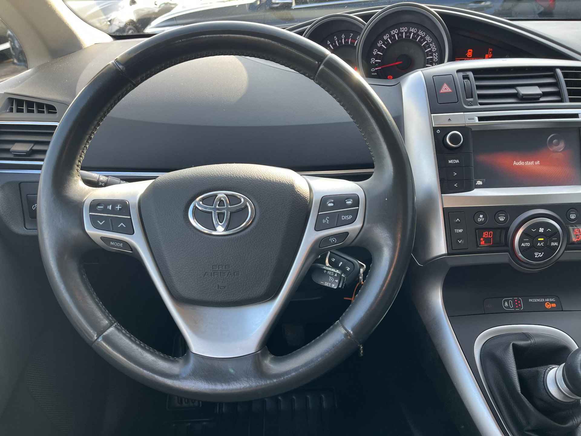 Toyota Verso 1.8 VVT-i Dynamic Business 7 persoons Navigatie, Trekhaak, Stoelverwarming, Achteruitrijcamera, Cruise control, Nieuw geleverd en dealeronderhouden - 26/49