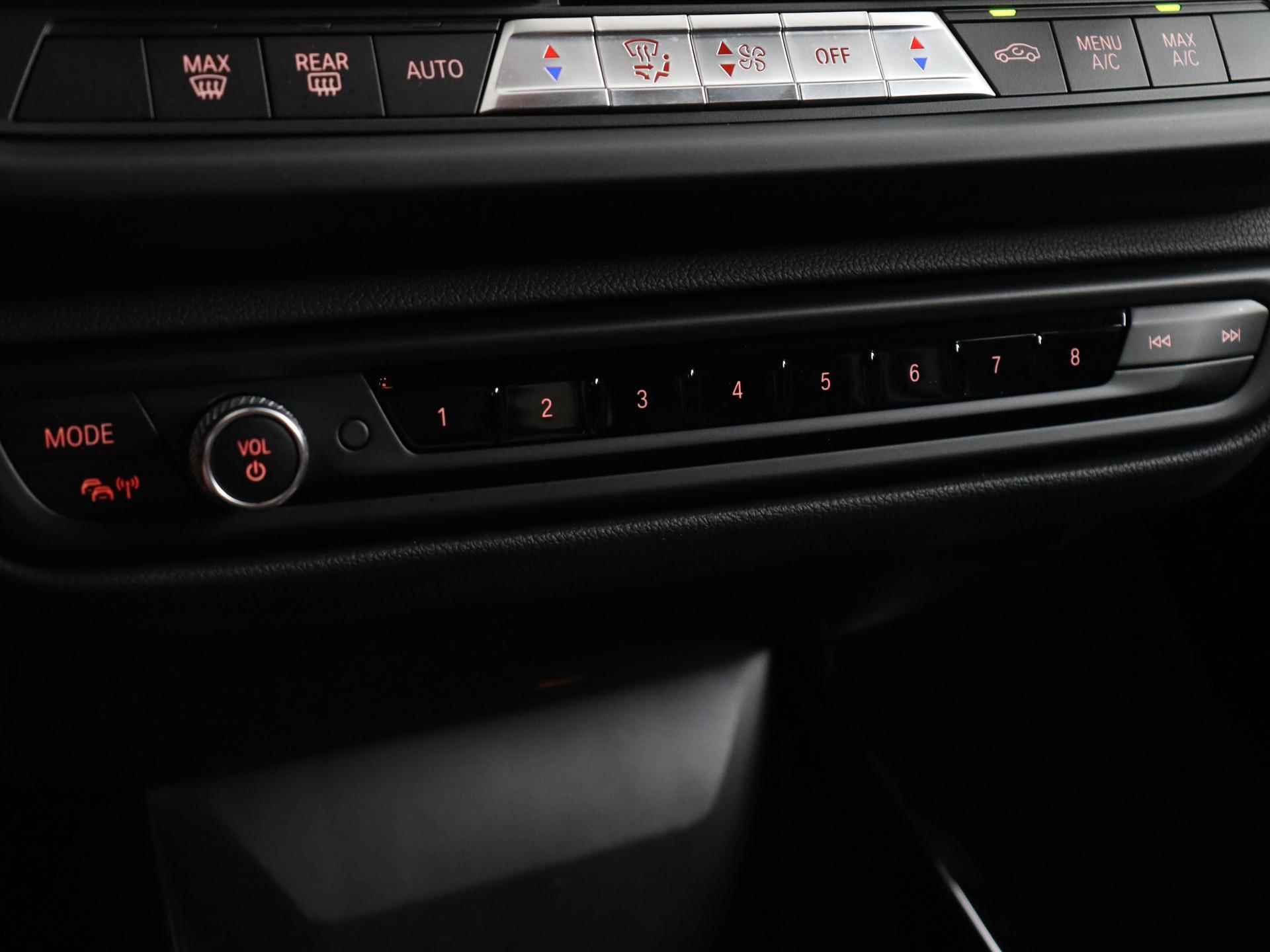 BMW 1-serie 118i High Executive Edition | Navigatie | Trekhaak | CarPlay - 21/34