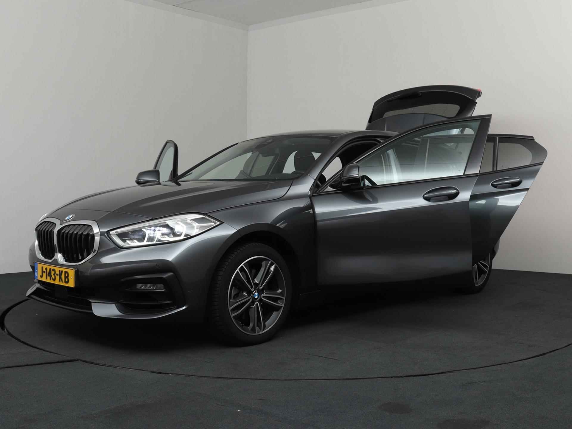 BMW 1-serie 118i High Executive Edition | Navigatie | Trekhaak | CarPlay - 29/34