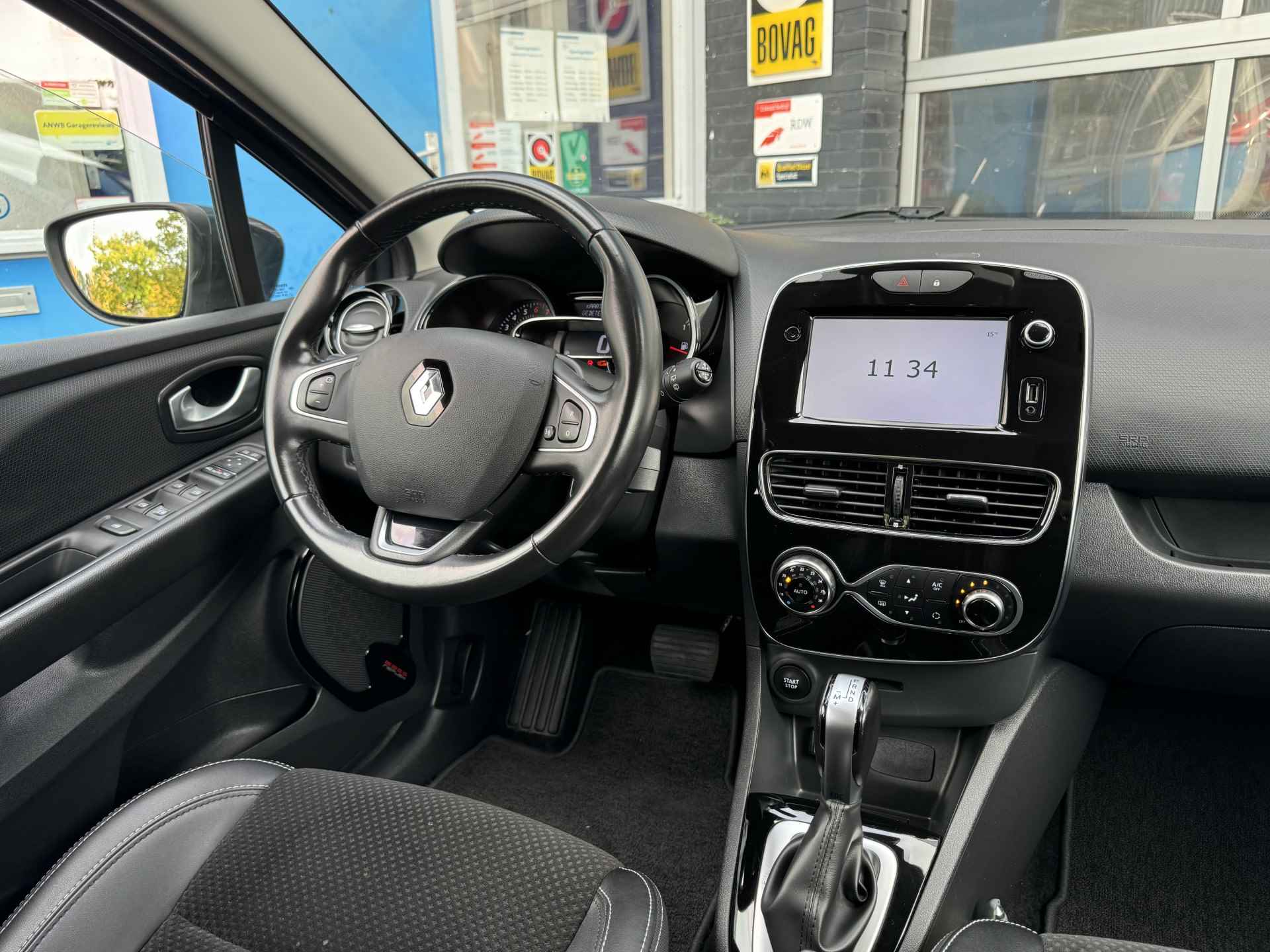 Renault Clio Estate 1.2 TCe Intens | Cruise Control | Navigatie | LED | Airco | Rijklaar + 12 Maand BOVAG Garantie - 10/41