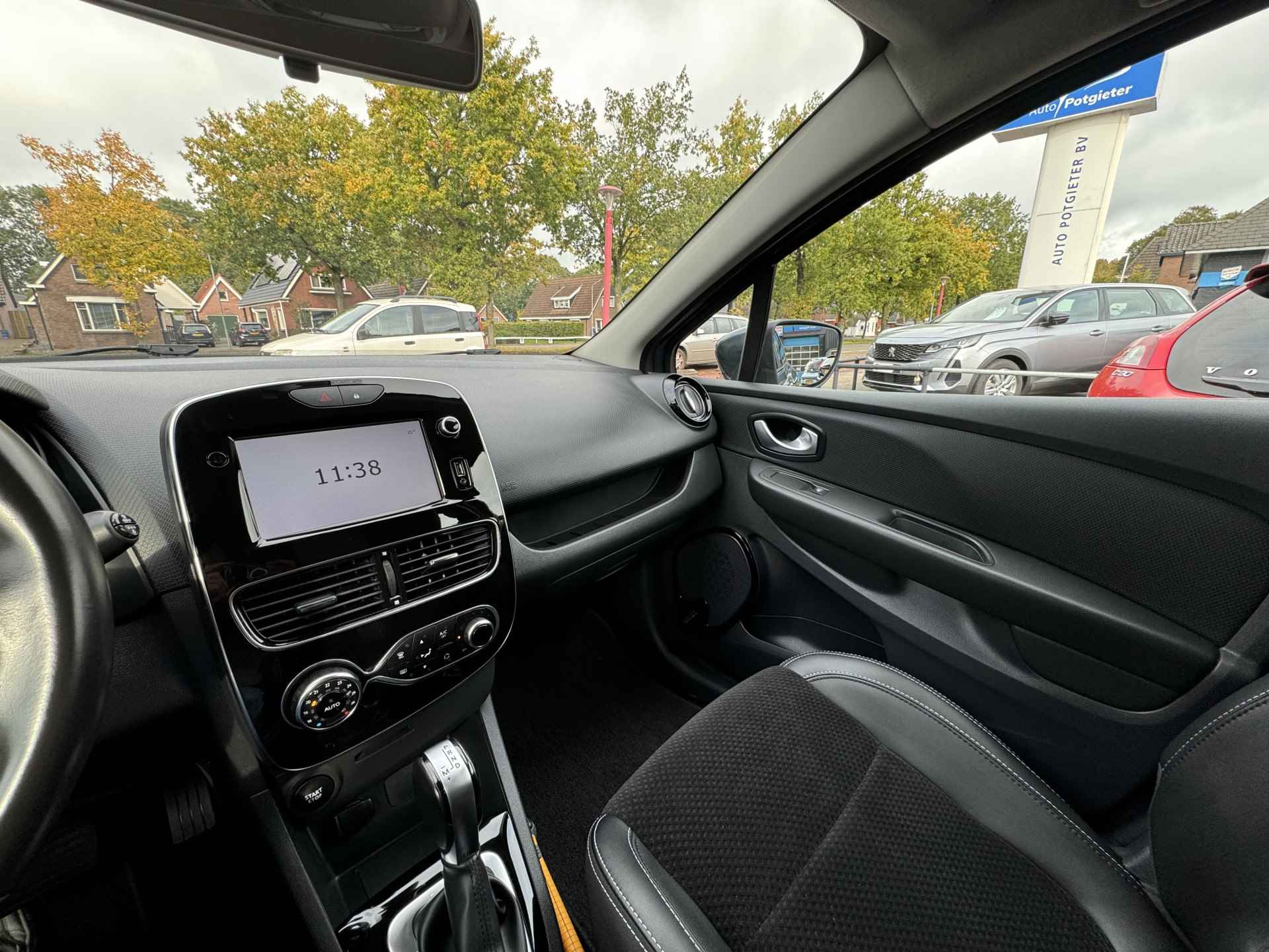 Renault Clio Estate 1.2 TCe Intens | Cruise Control | Navigatie | LED | Airco | Rijklaar + 12 Maand BOVAG Garantie - 11/41