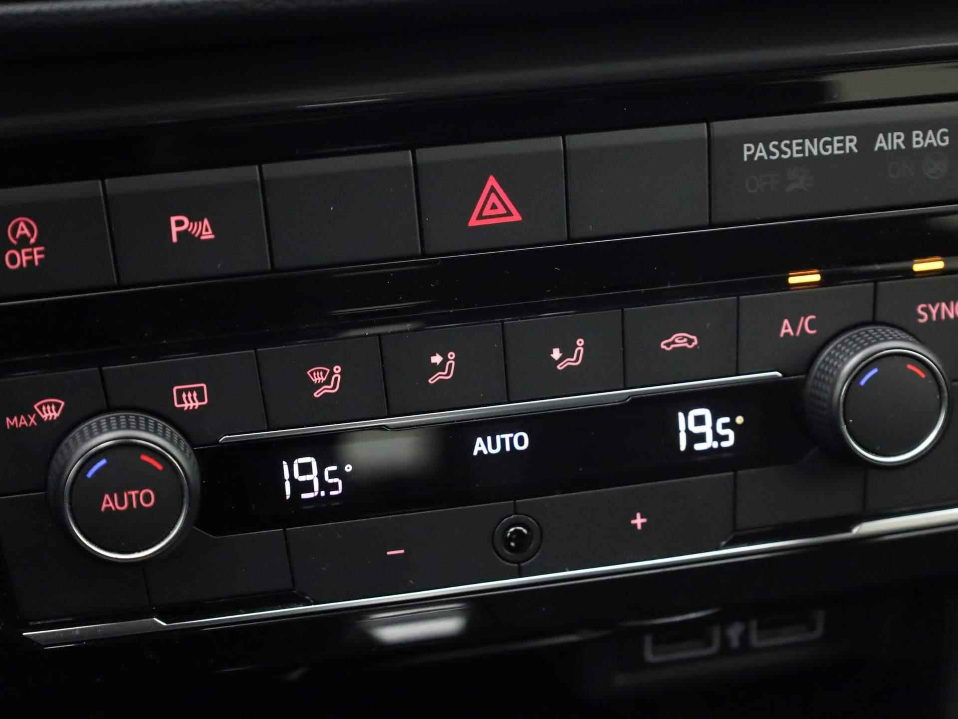 Volkswagen T-Cross 1.0TSI/115PK Style DSG · Navigatie · LED · Parkeersensoren - 23/37