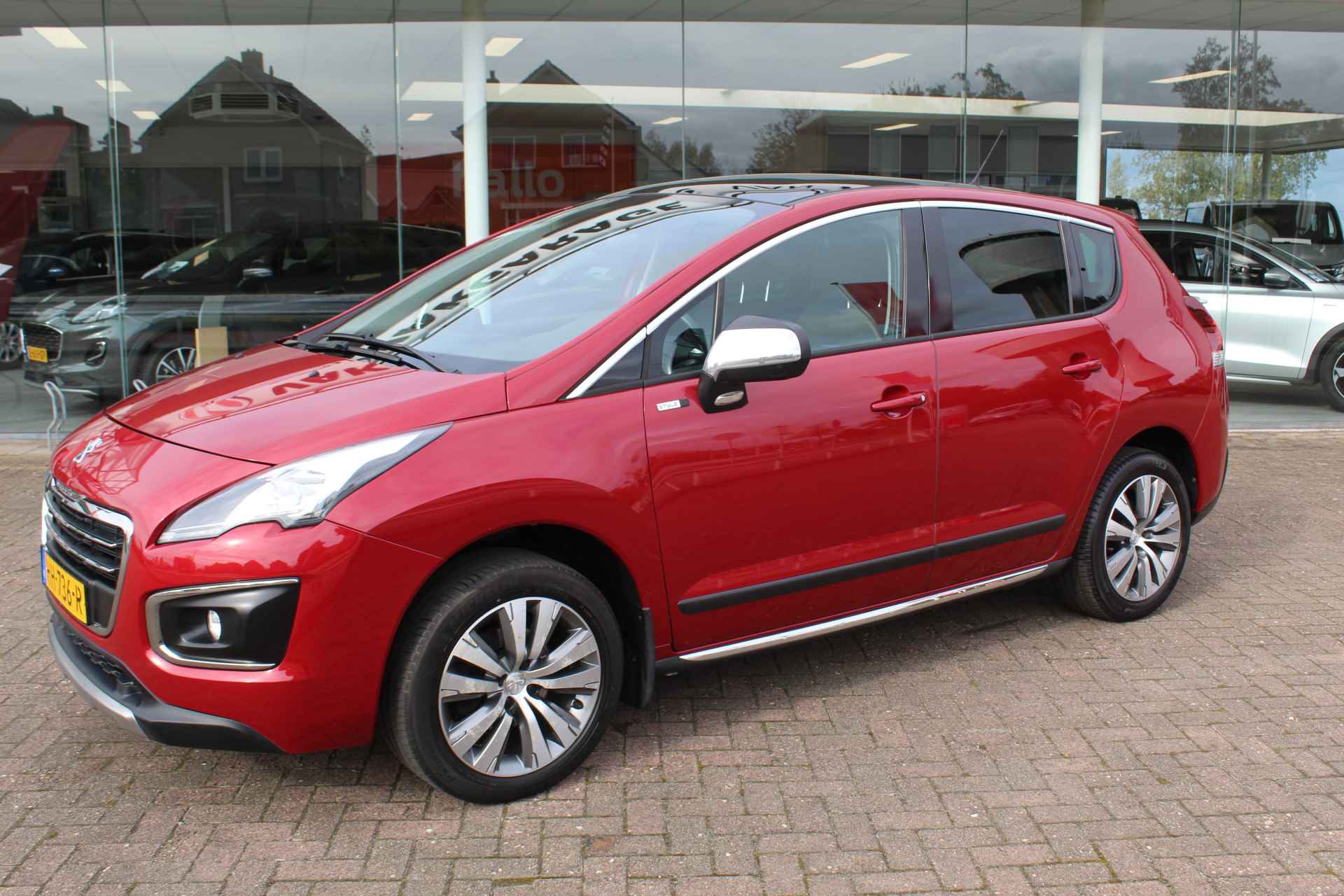 Peugeot 3008 1.2 PureTech Style , Hoge zit , 1500kg Trekgewicht Climate control , Navigatie, Cruise control , Panoramdak Parkeersensoren , LED dagrijverlichting , Bluetooth - 3/42