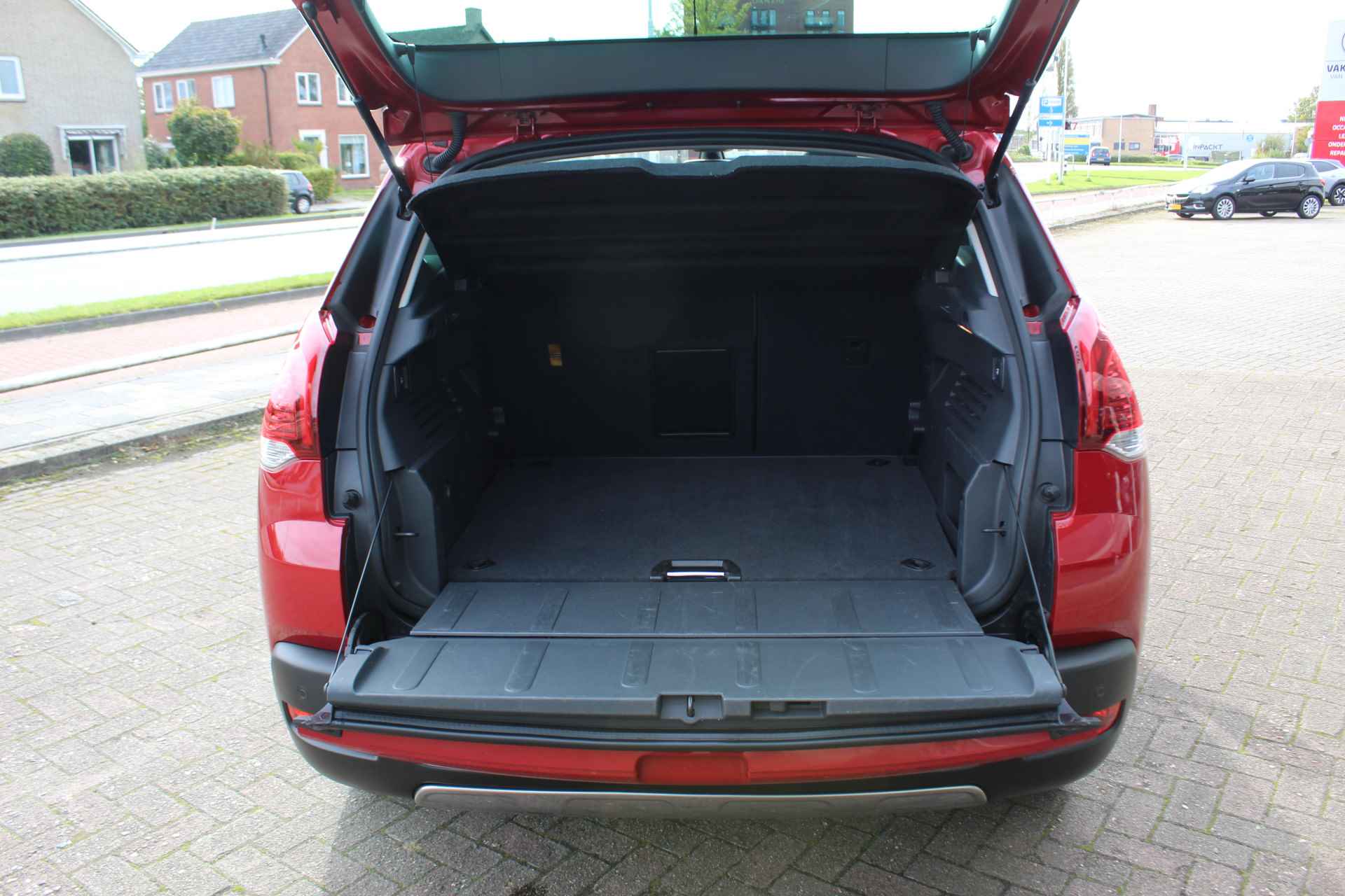 Peugeot 3008 1.2 PureTech Style , Hoge zit , 1500kg Trekgewicht Climate control , Navigatie, Cruise control , Panoramdak Parkeersensoren , LED dagrijverlichting , Bluetooth - 28/42