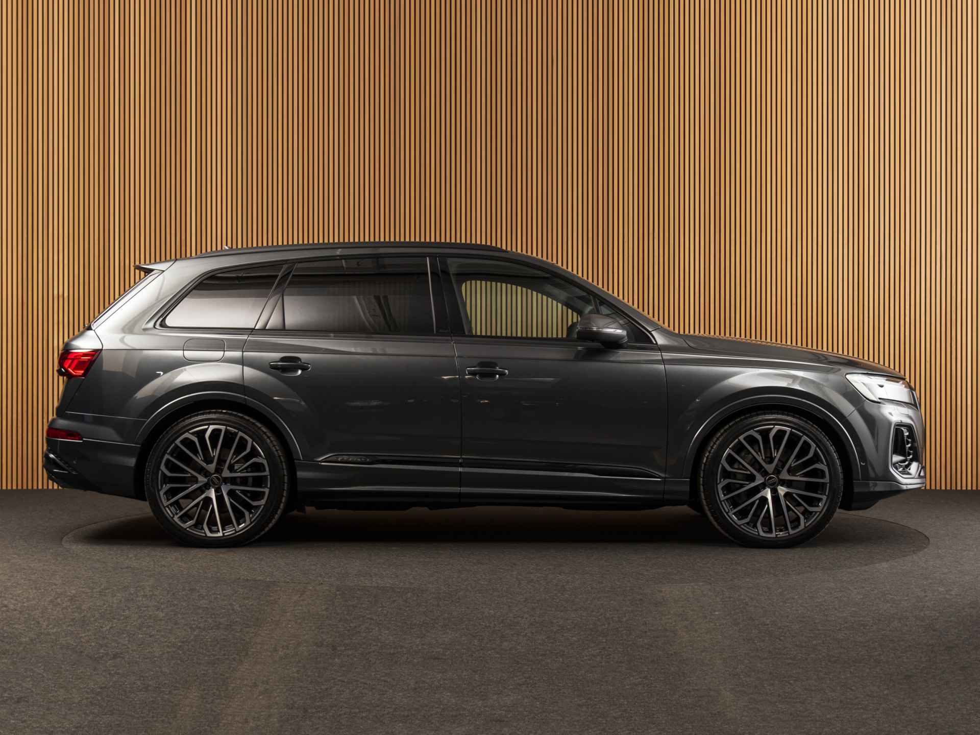 Audi Q7 55 TFSI e quattro B&O-22"-PANO-TOUR-CITY-PARKING - 6/29