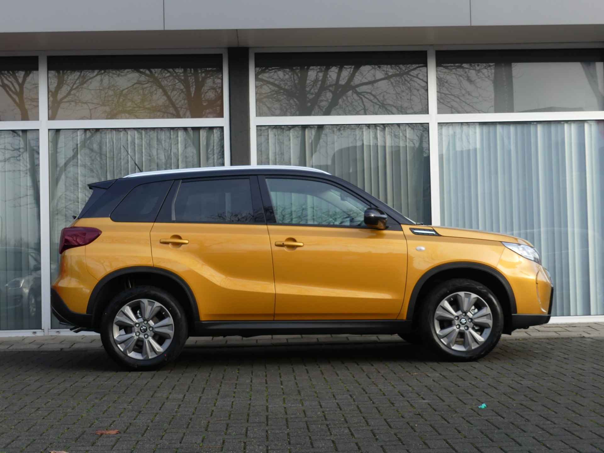 Suzuki Vitara 1.5 Hybrid Select, Automaat, NIEUW, 6 jaar GARANTIE! Navigatie, Achteruitrijcamera - 2/29