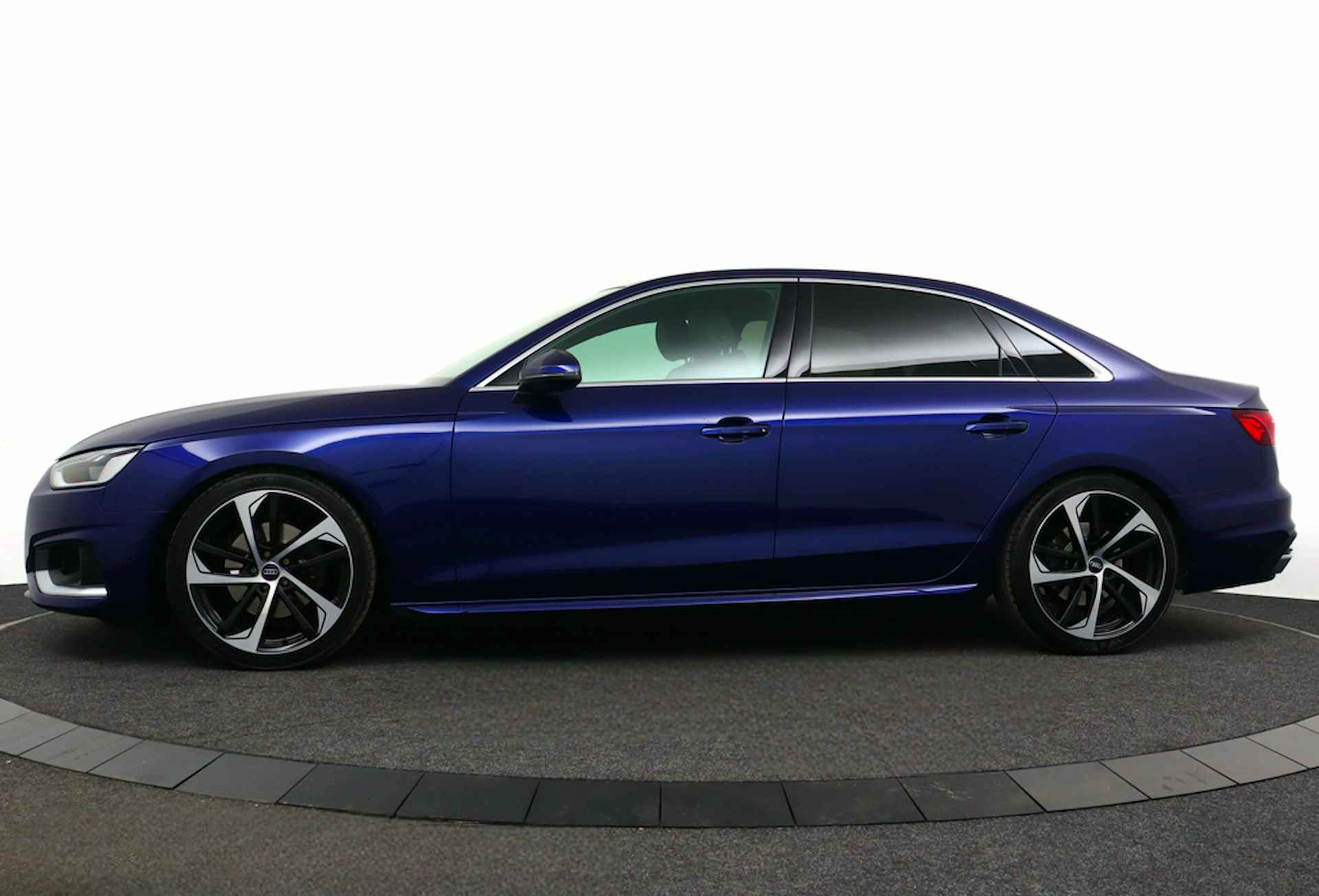 Audi A4 Limousine TFSI 150 PK S-LINE Launch Edition Sport - Navarra Blue - 12 MND BOVAG GARANTIE | Virtual | PDC Camera | LED Plus | Leer | NAVI | Adap.Cruise --RIJKLAAR ZONDER MEERPRIJS - 12/40