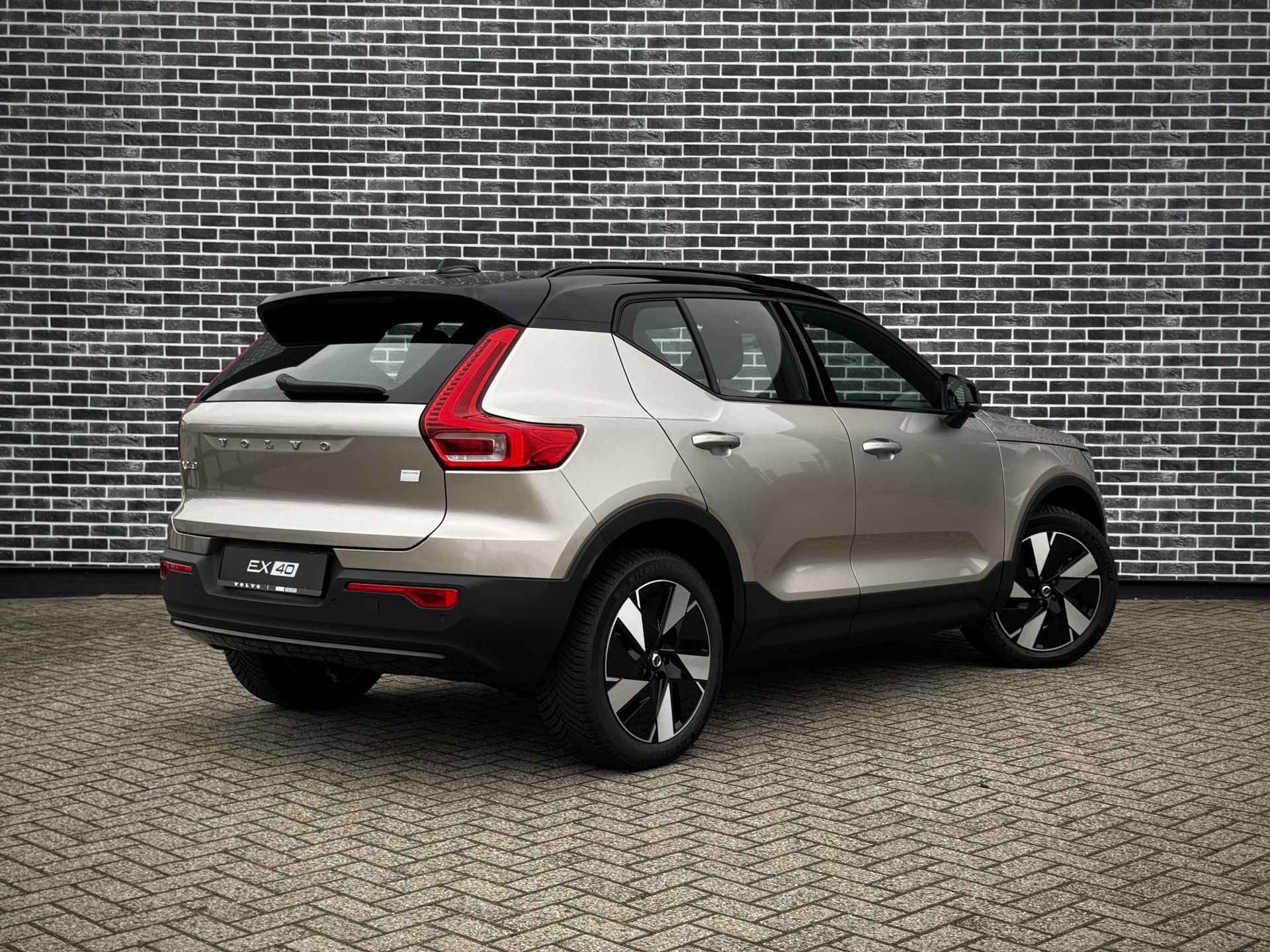 Volvo EX40 XC40 Single Motor Extended Range Plus 82 kWh | Adaptieve Cruise Control | Keyless | Elektrische achterklep | Microtech Fusion bekleding - 4/20